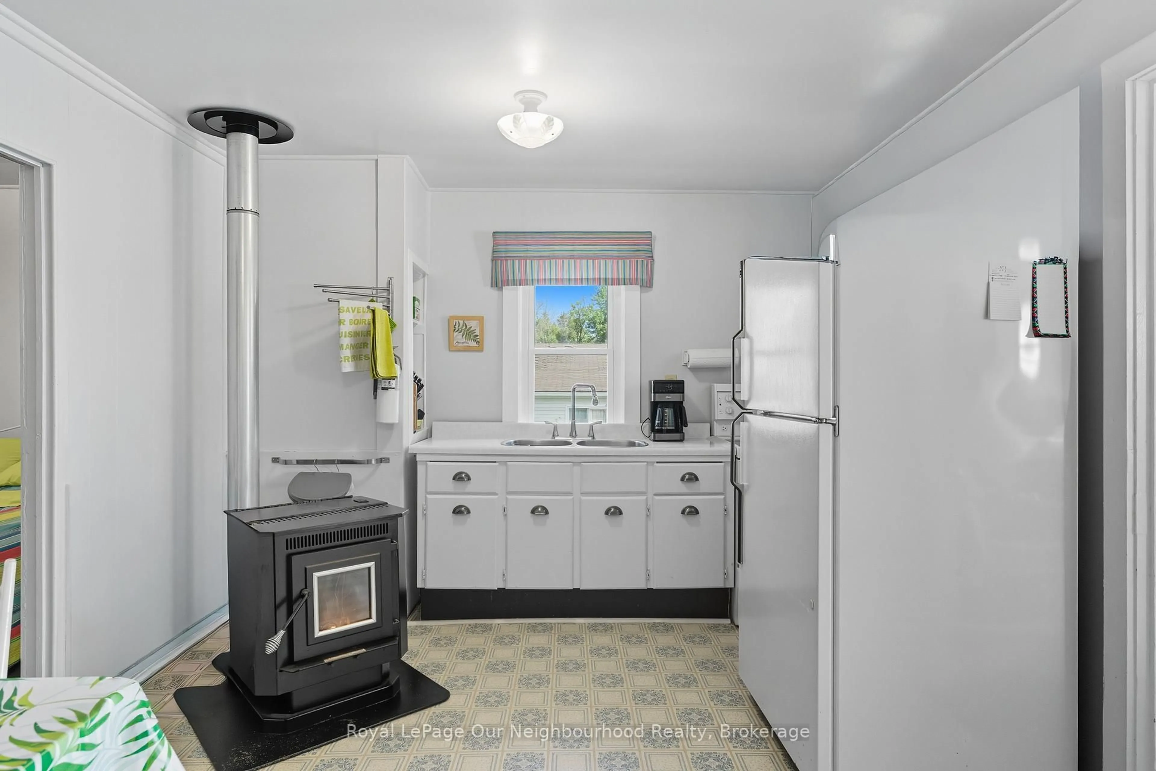 Standard kitchen, ceramic/tile floor for 361 Hannah Rd #325, Hamilton Township Ontario K0L 1B0