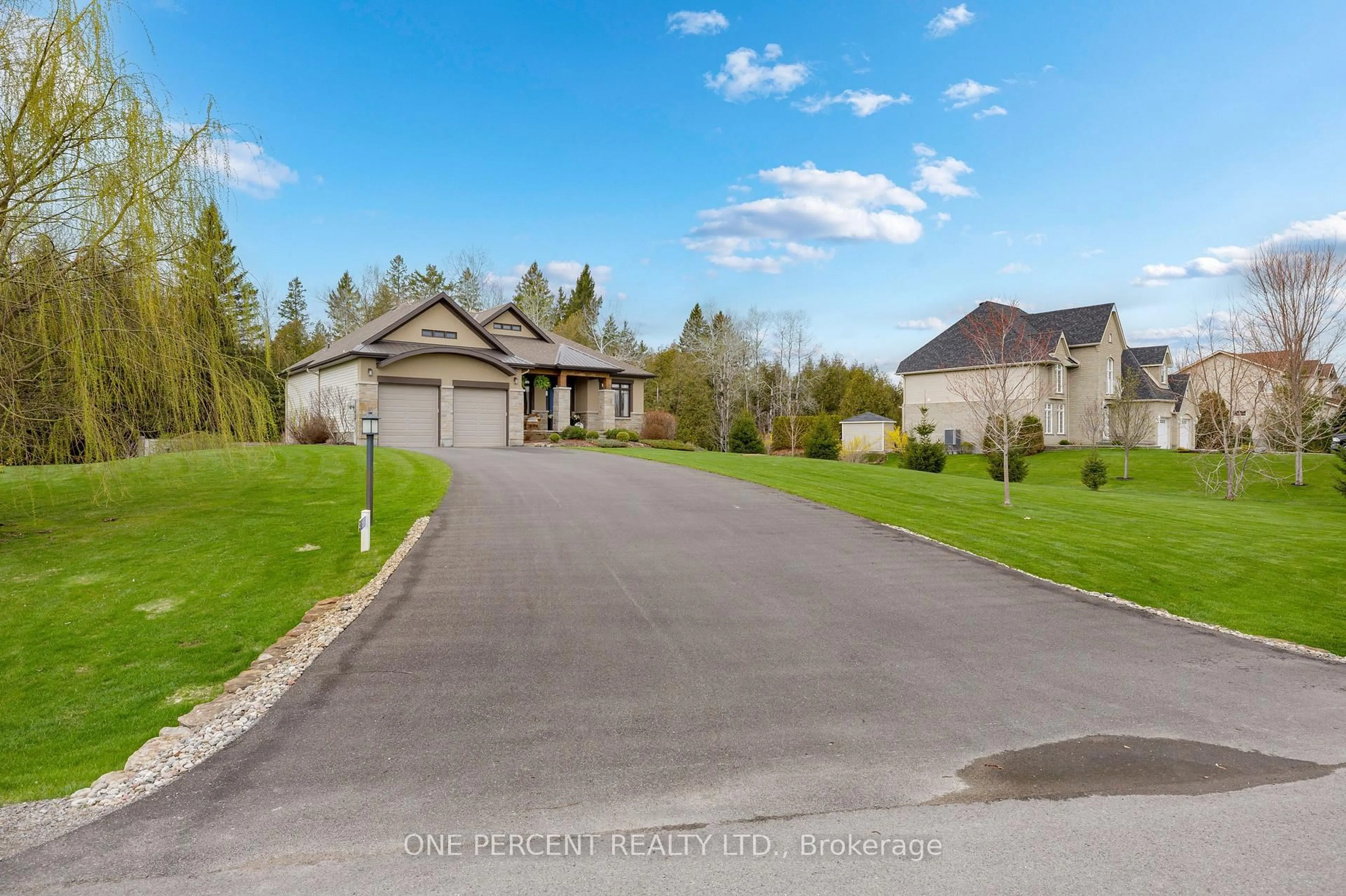 A pic from outside/outdoor area/front of a property/back of a property/a pic from drone, street for 155 Stonewood Dr, Carleton Place Ontario K7C 3P2
