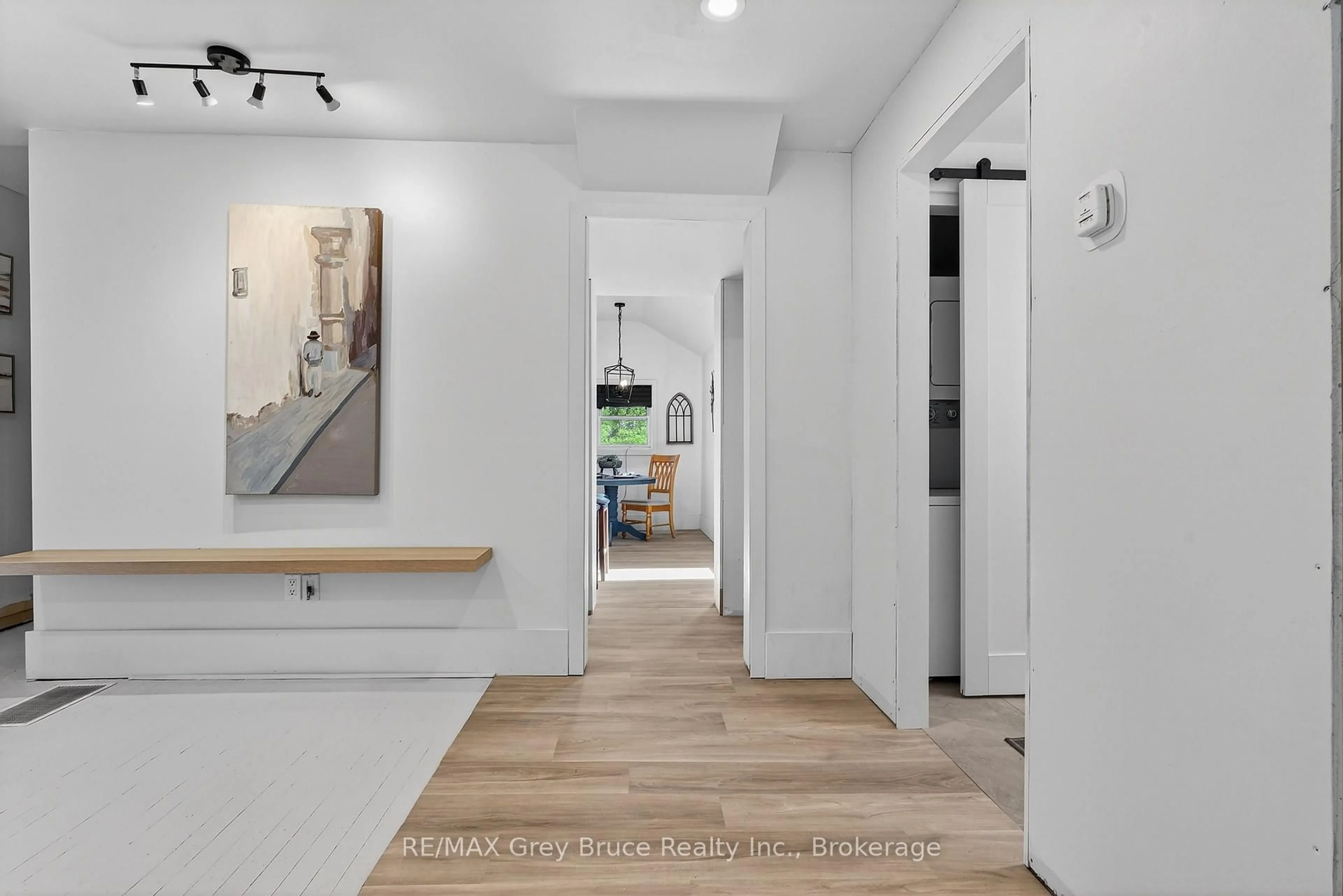 Indoor entryway for 283 MARGARET St, Meaford Ontario N4L 1B5