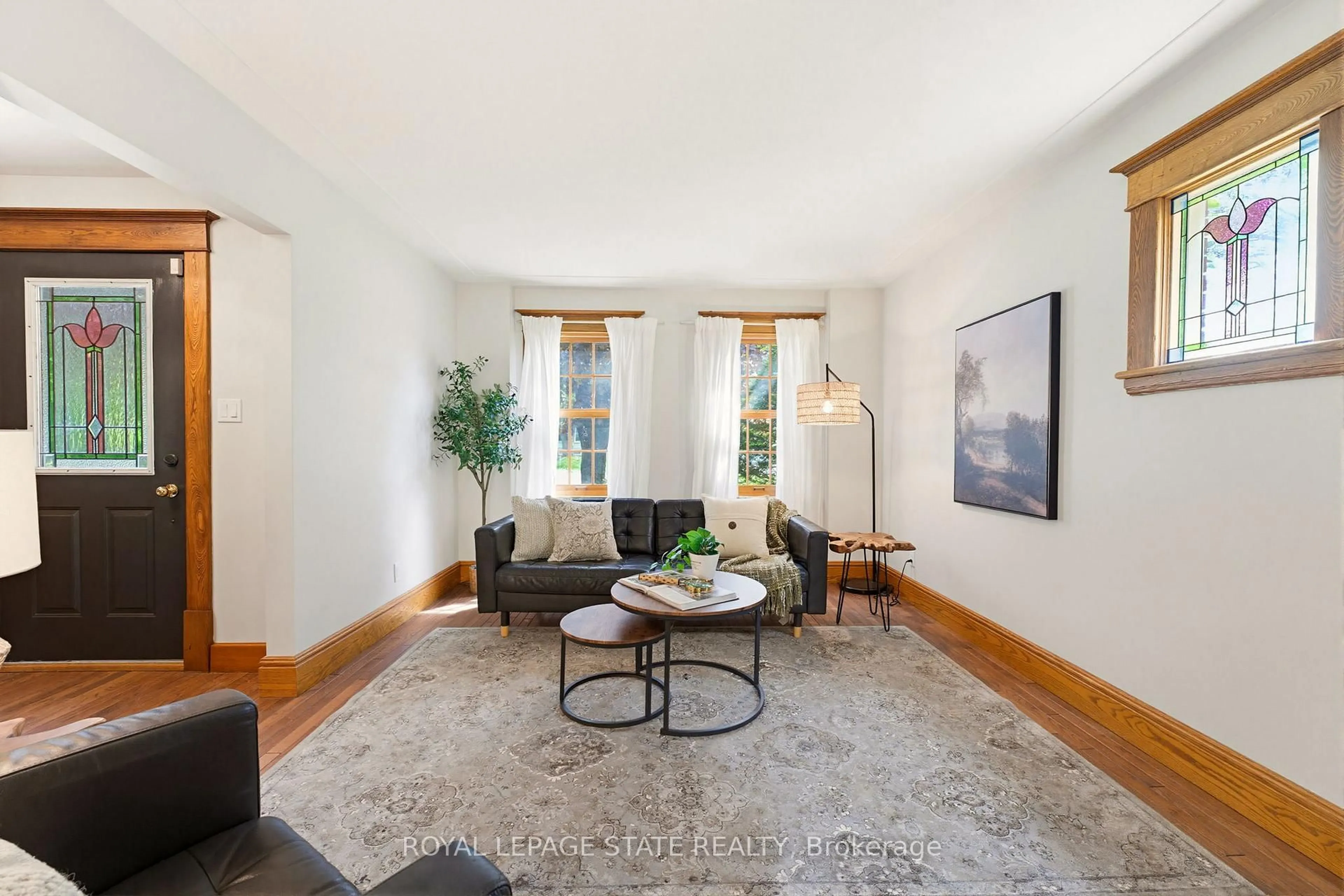 Living room with furniture, unknown for 36 Jane St, Cambridge Ontario N0B 1L0
