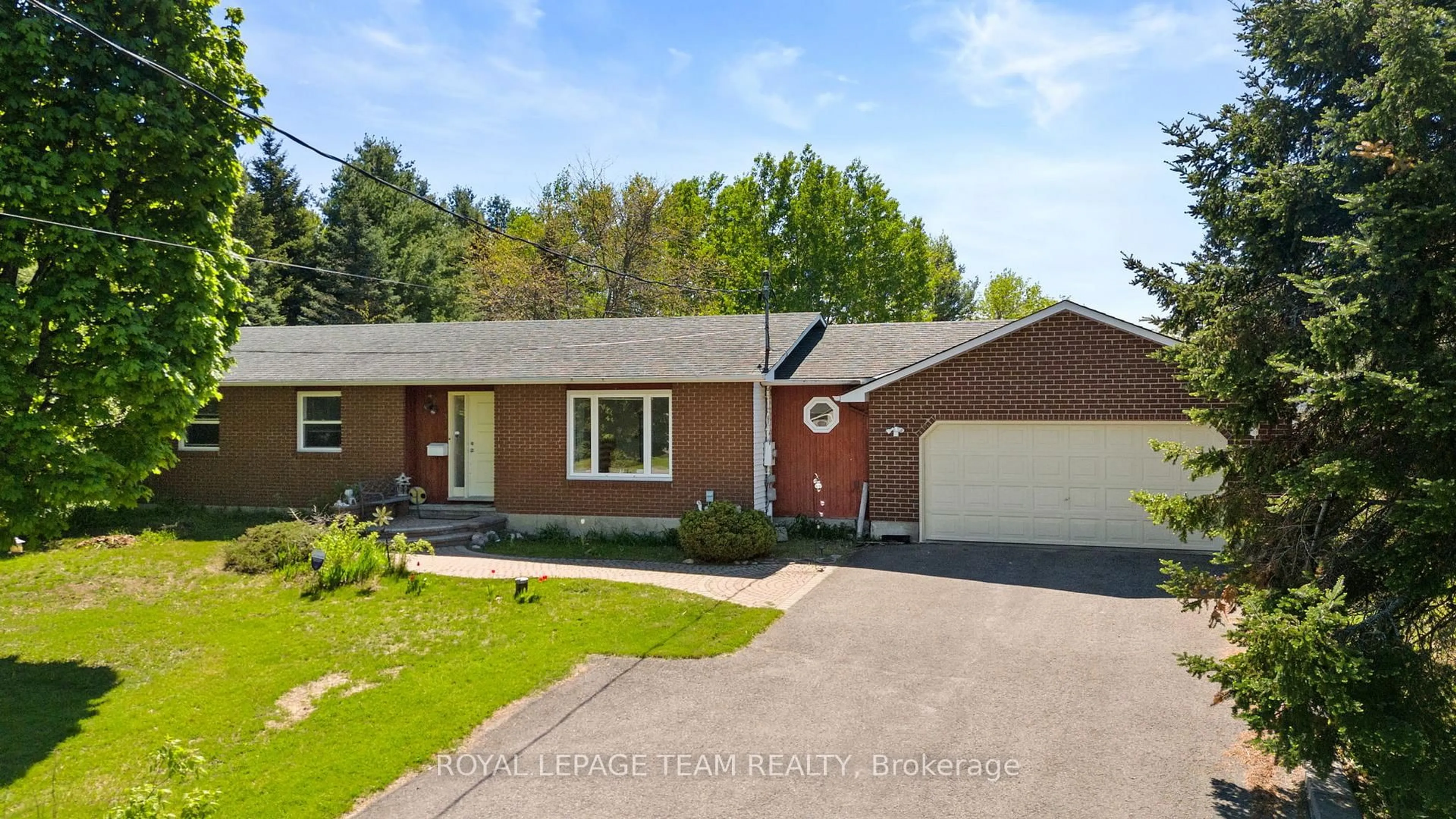 Home with brick exterior material, street for 3383 Elizabeth St, Osgoode Ontario K0A 2W0