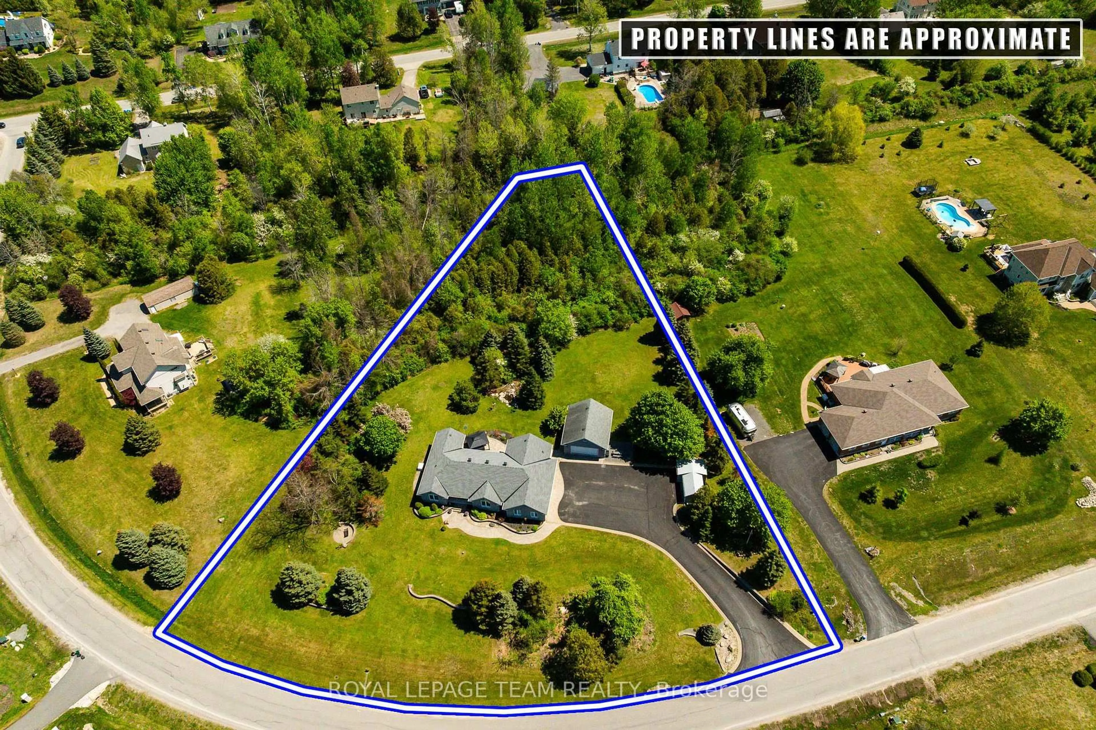 A pic from outside/outdoor area/front of a property/back of a property/a pic from drone, street for 10 Balmoral St, North Grenville Ontario K0G 1J0