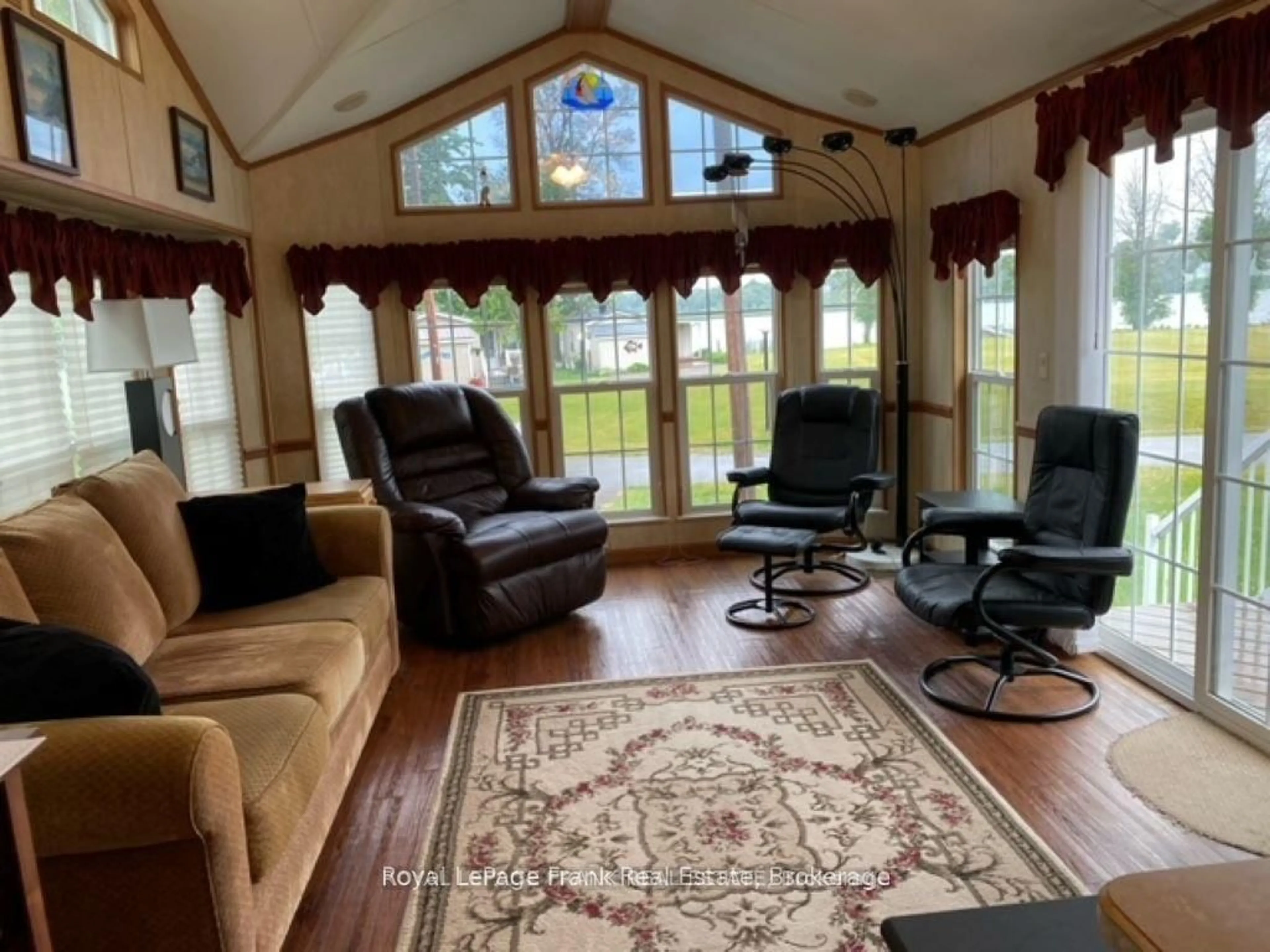 Living room with furniture, unknown for 7 McGregor Dr, Otonabee-South Monaghan Ontario K0L 2G0