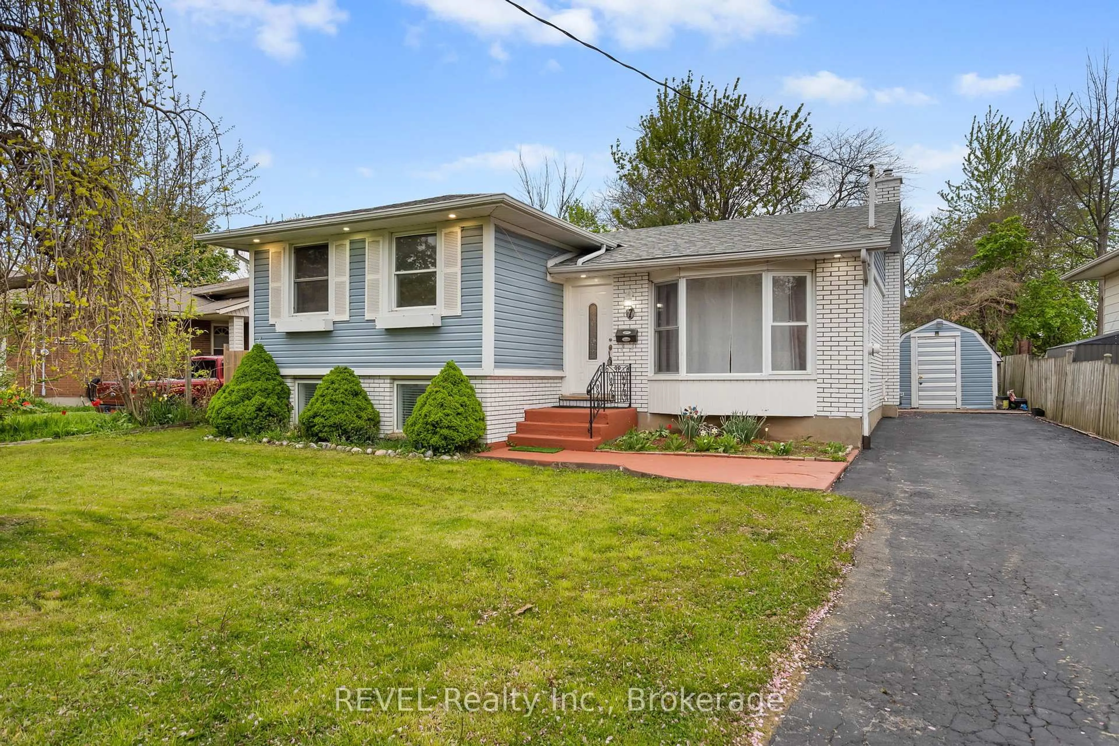 Unknown for 7 Rendale Ave, St. Catharines Ontario L2M 6E9