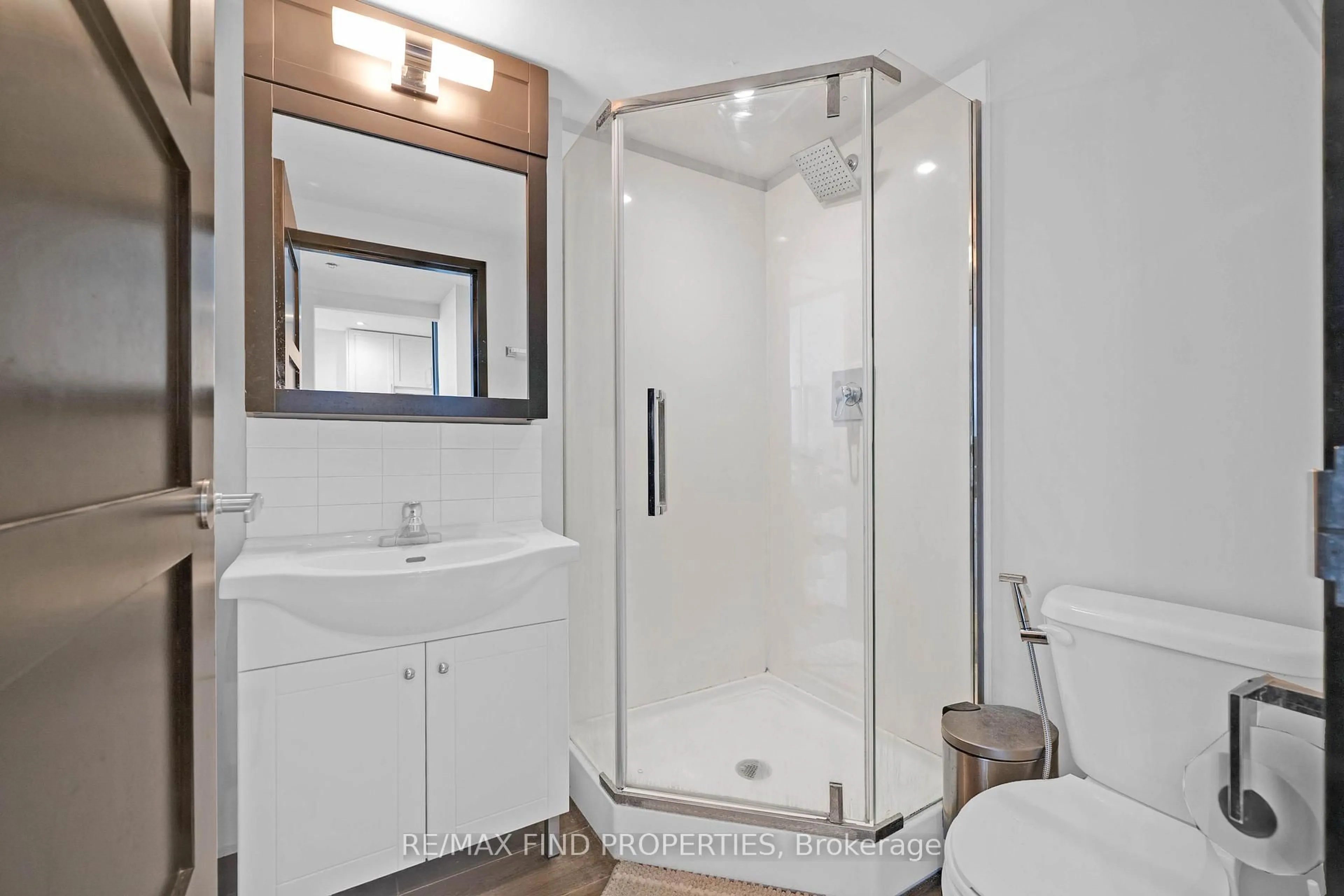 Standard bathroom, ceramic/tile floor for 330 Phillip St #2709, Waterloo Ontario N2L 3W9