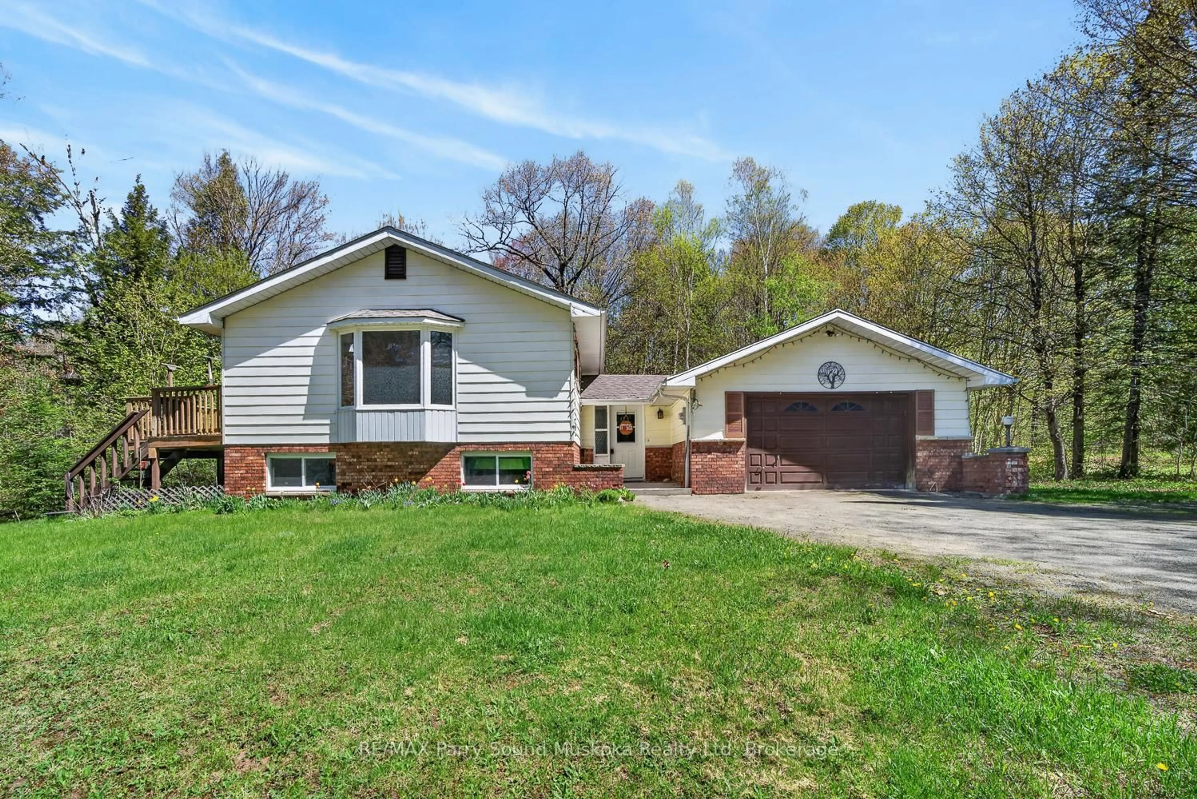 Home with vinyl exterior material, street for 29 Stoneman Dr, Seguin Ontario P2A 2W8