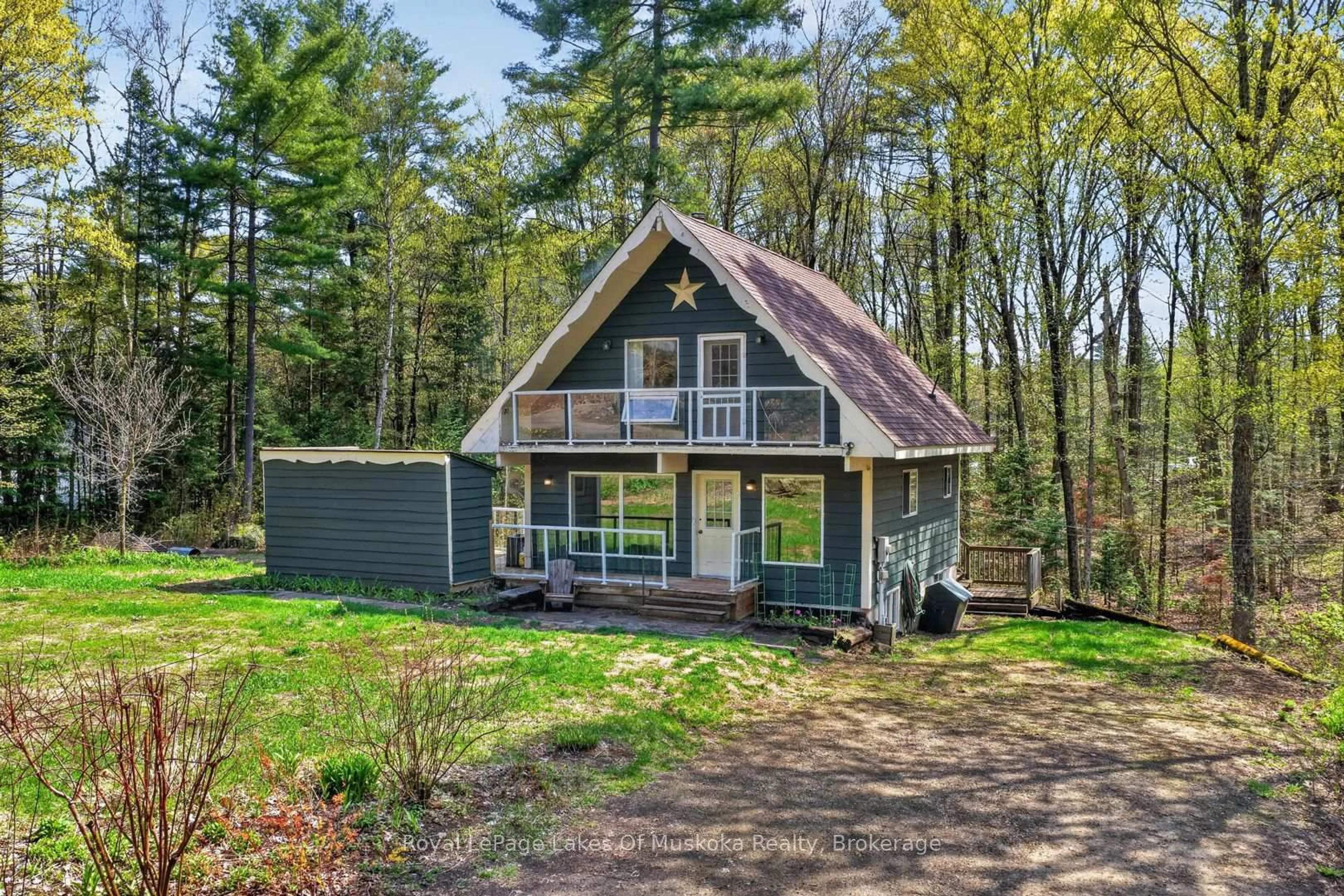 Home with vinyl exterior material, unknown for 1034 Old 117 Highway, Lake of Bays Ontario P0B 1A0