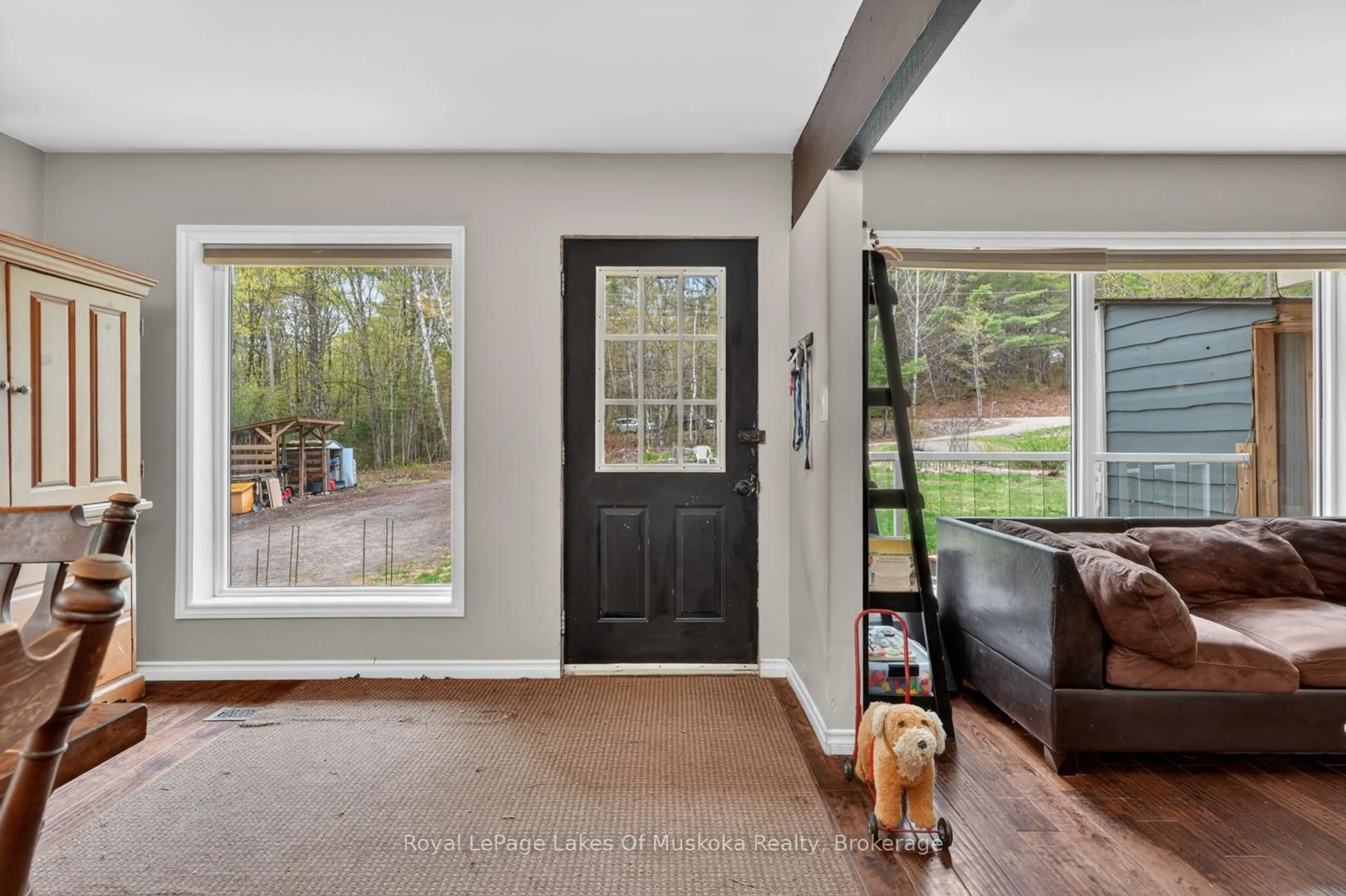 Indoor entryway for 1034 Old 117 Highway, Lake of Bays Ontario P0B 1A0