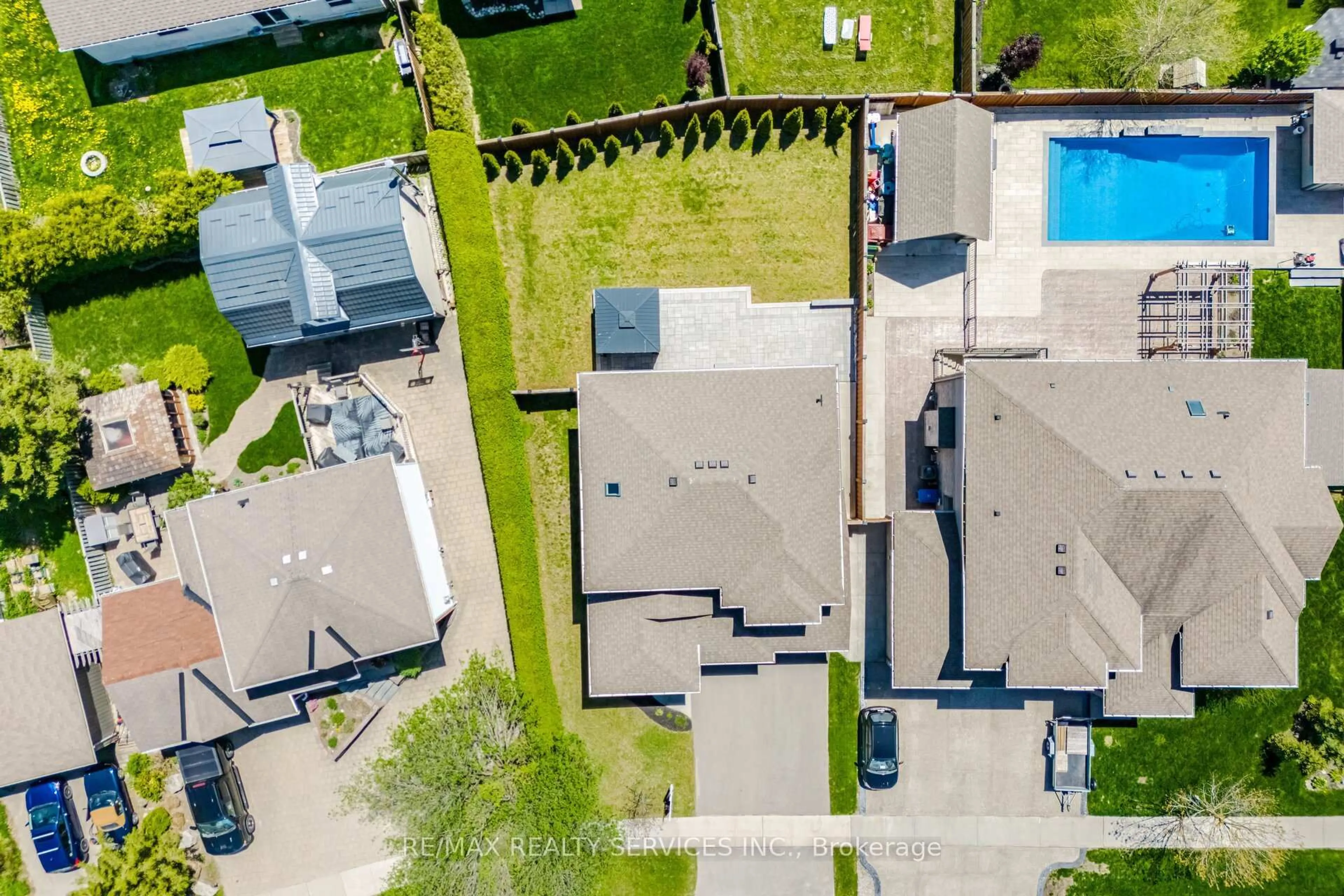 A pic from outside/outdoor area/front of a property/back of a property/a pic from drone, street for 9 Monty Ave, East Luther Grand Valley Ontario L9W 6P1