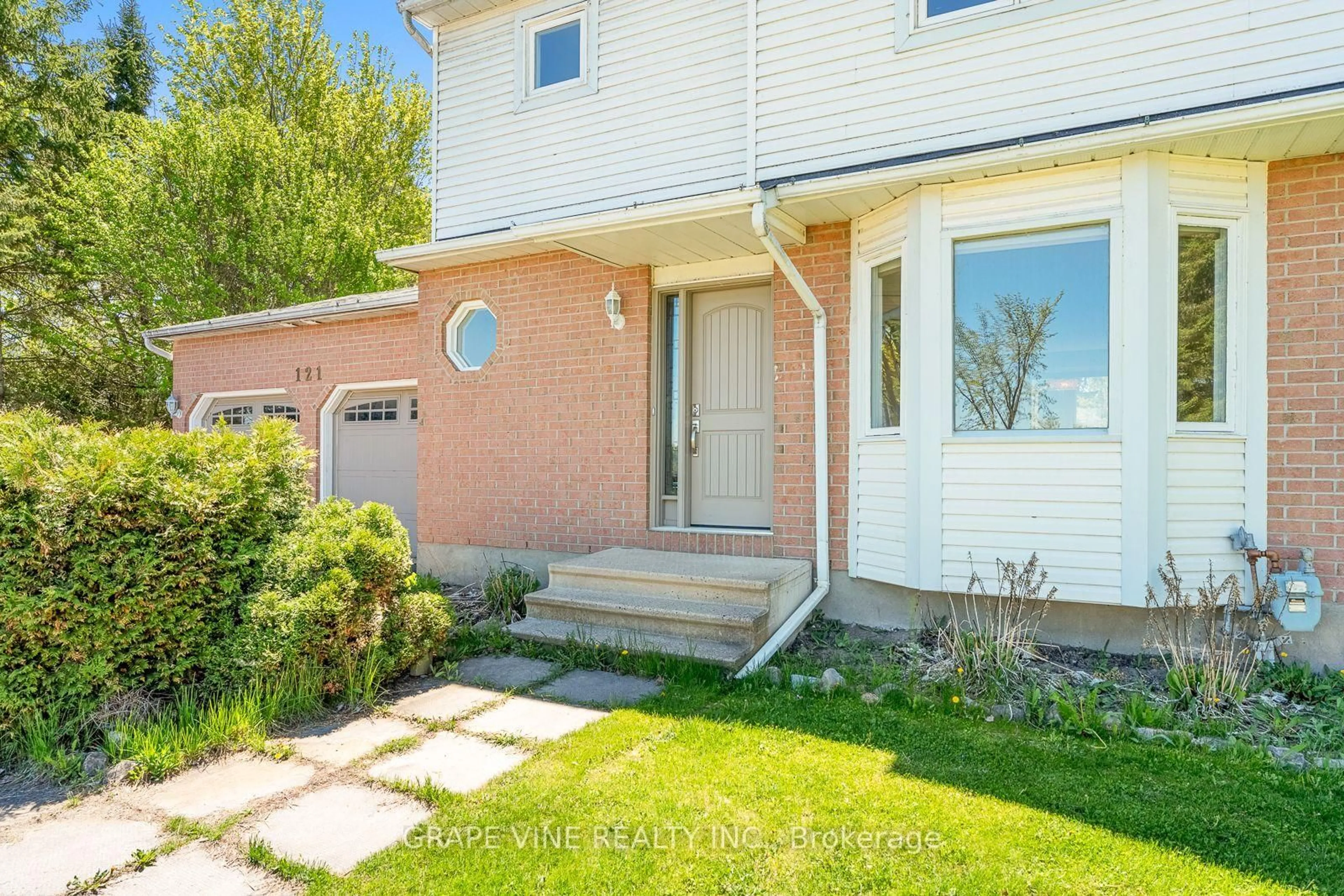 Home with brick exterior material, street for 121 Porcupine Tr, Ottawa Ontario K0A 1T0