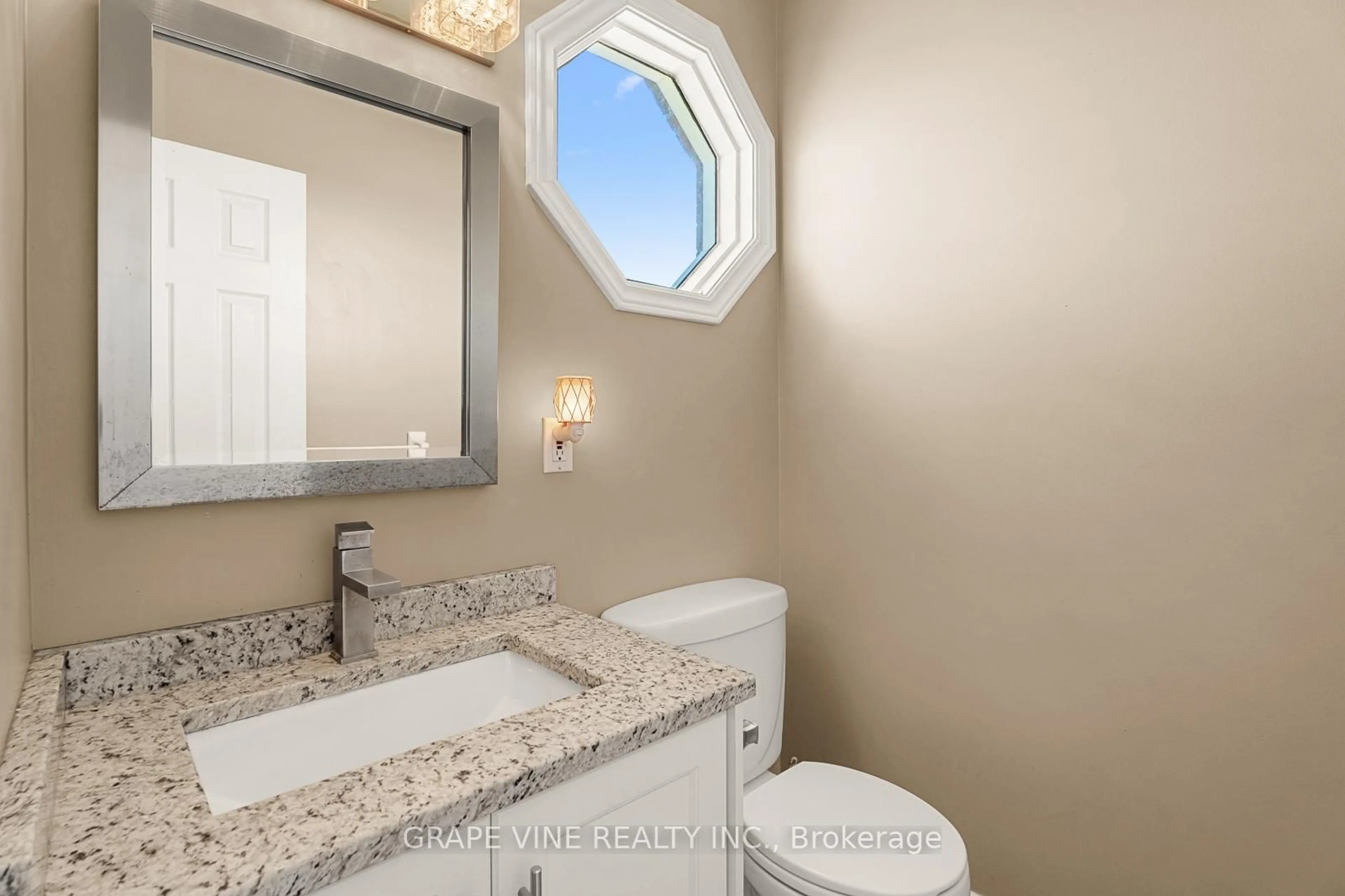 Standard bathroom, ceramic/tile floor for 121 Porcupine Tr, Ottawa Ontario K0A 1T0