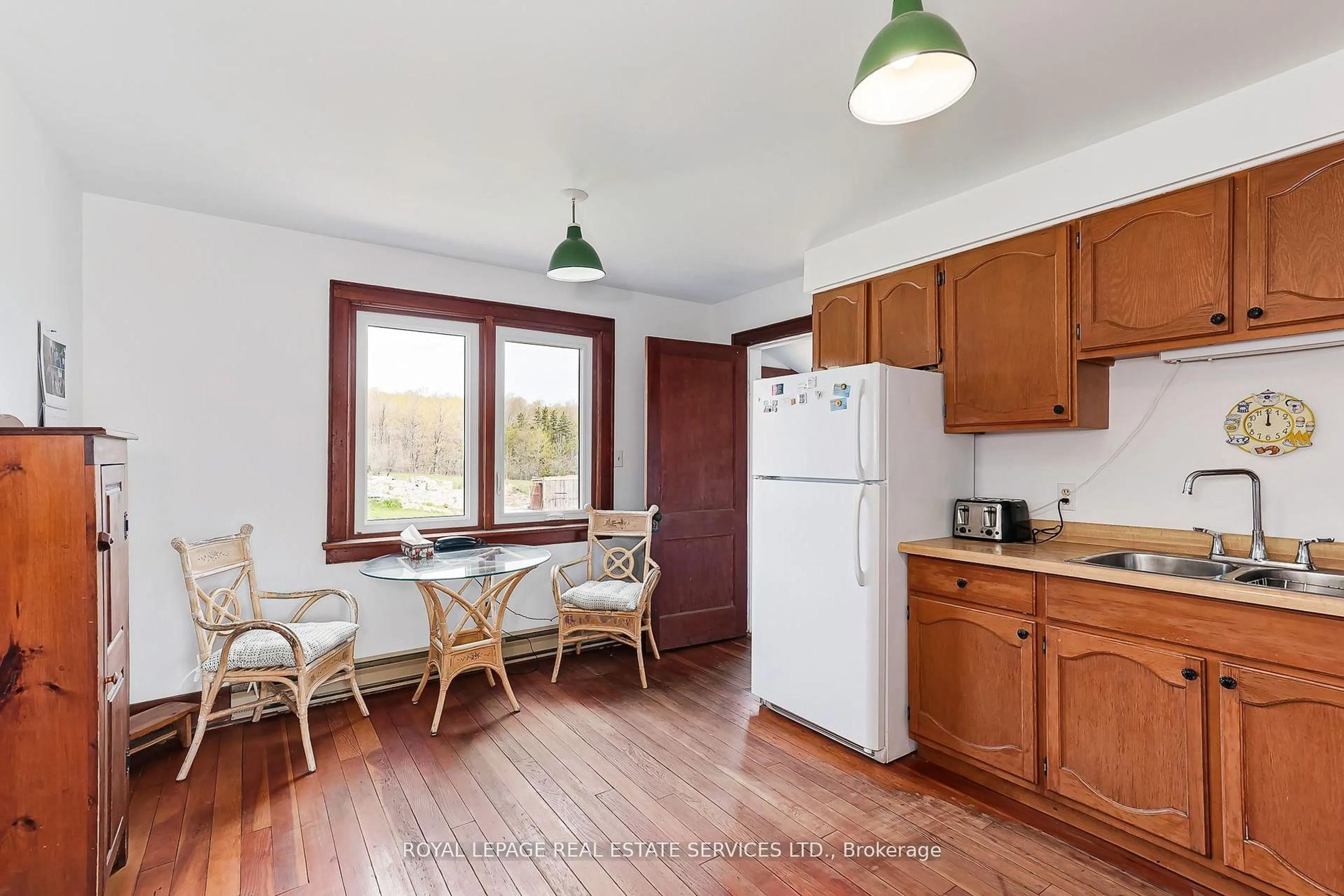 Standard kitchen, wood/laminate floor for 58111 12th Line, Meaford Ontario N4L 1W5