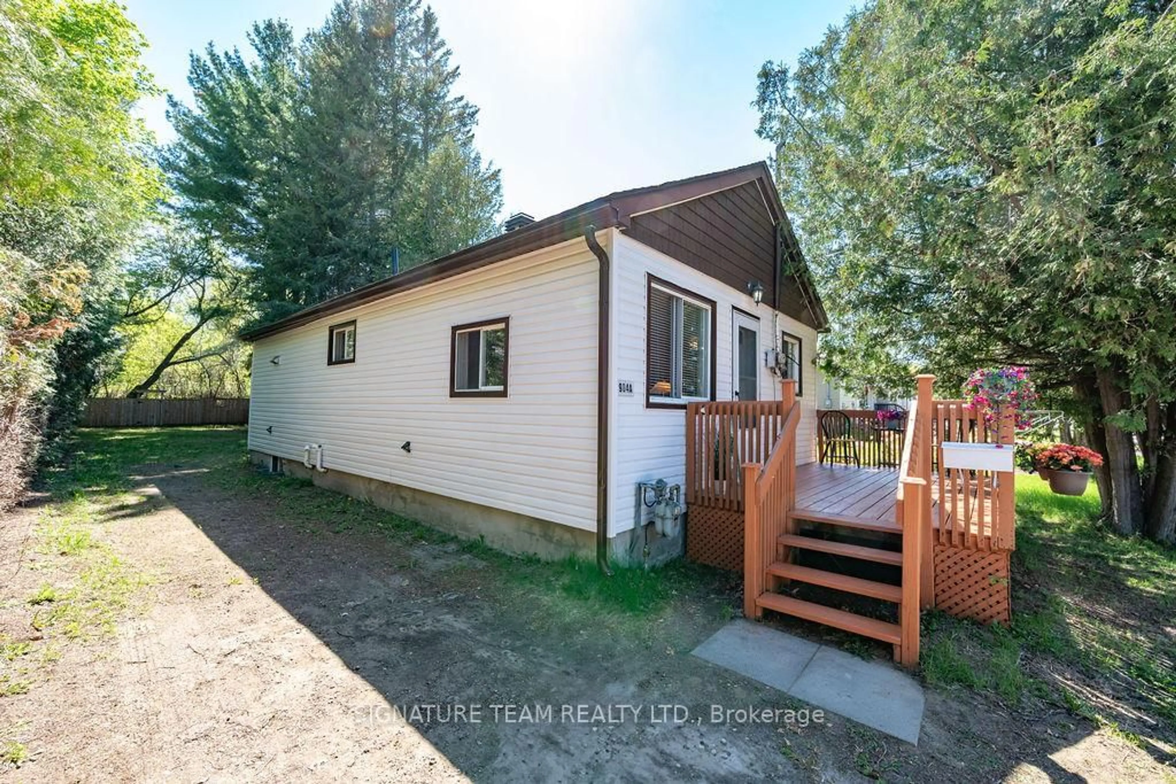 Unknown for 904A Lea St, Pembroke Ontario K8A 6H7