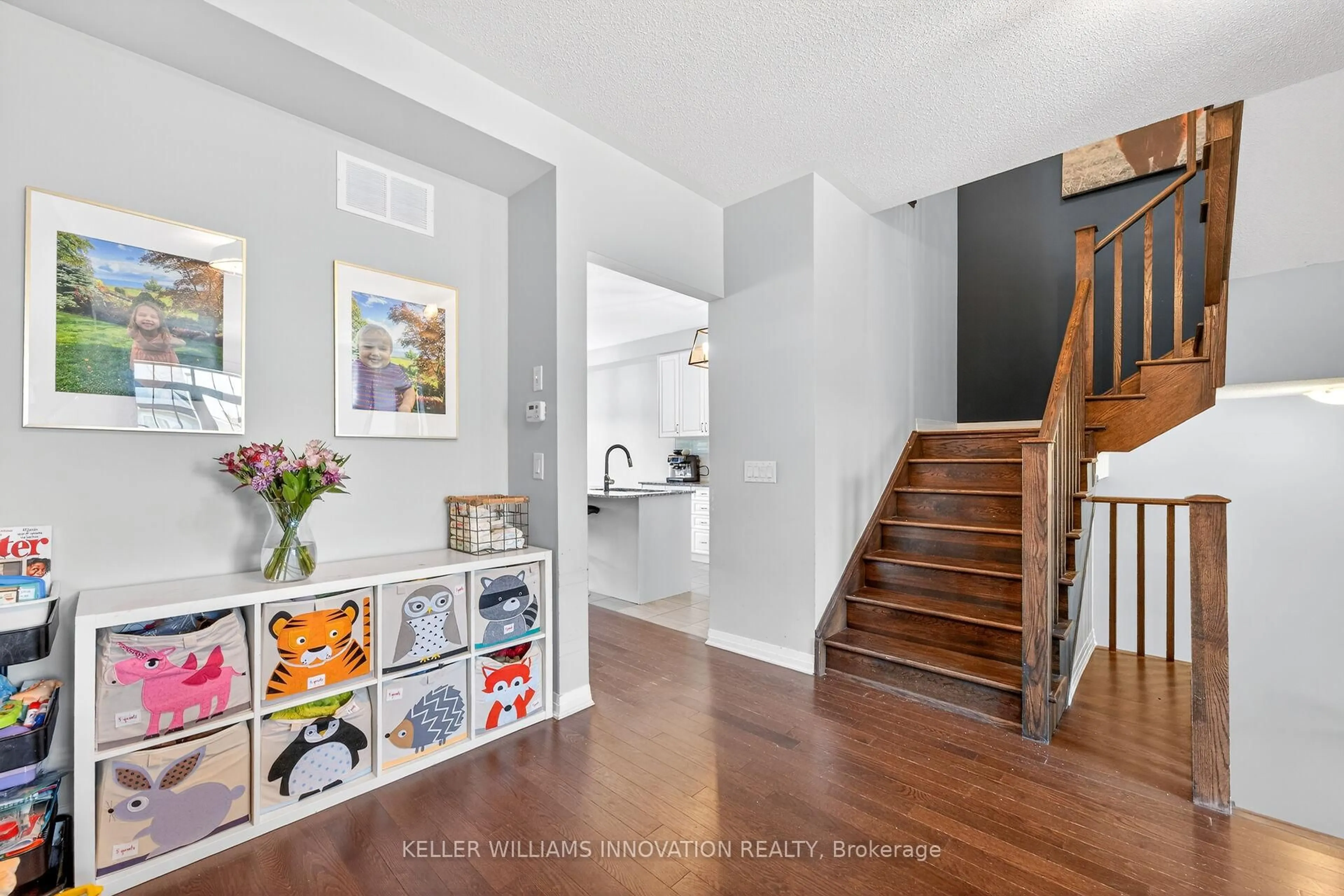 Indoor entryway for 4061 Maitland St, Lincoln Ontario L3J 0R7