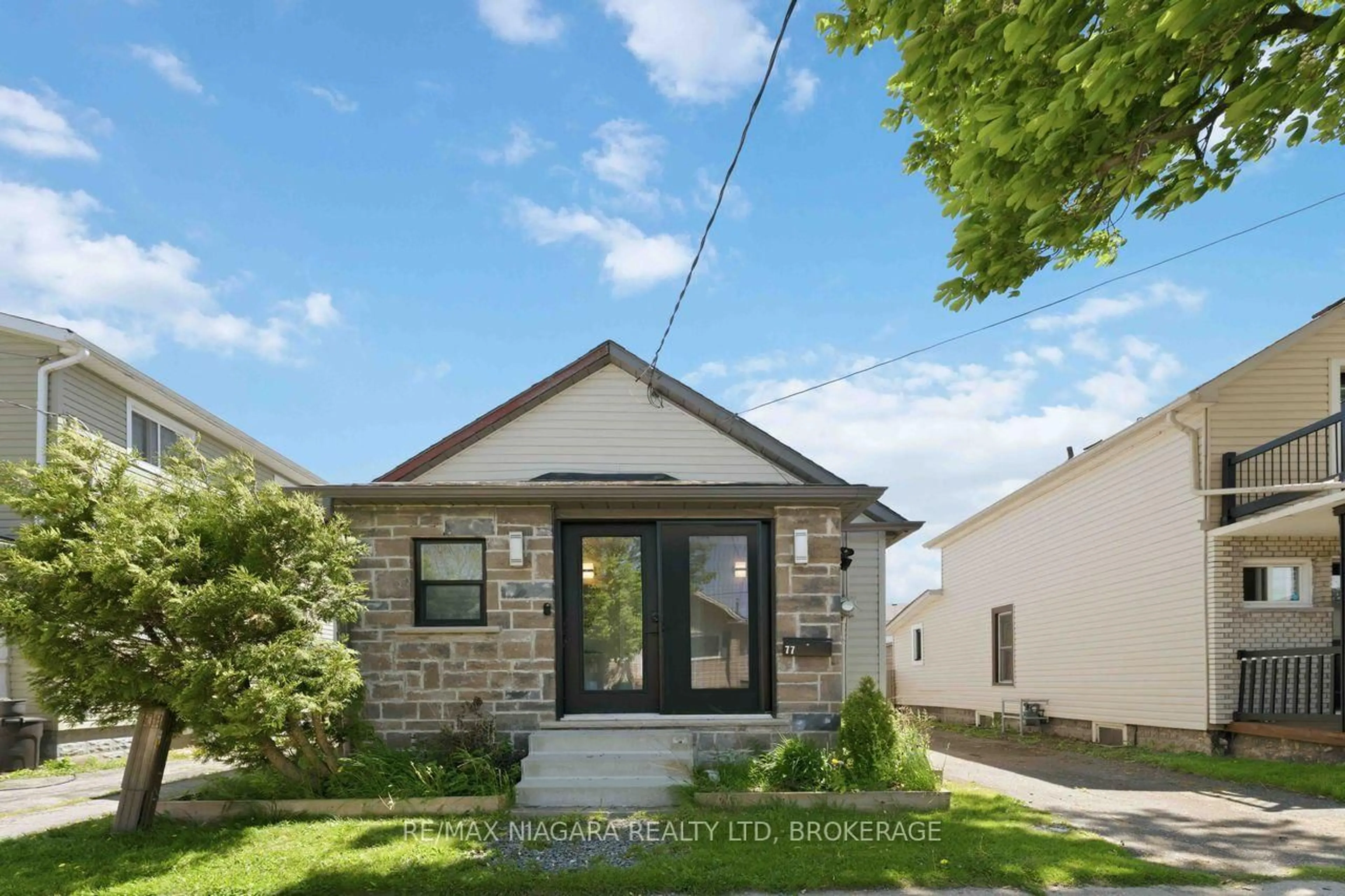 Home with brick exterior material, street for 77 Semley Ave, Welland Ontario L3C 1X5