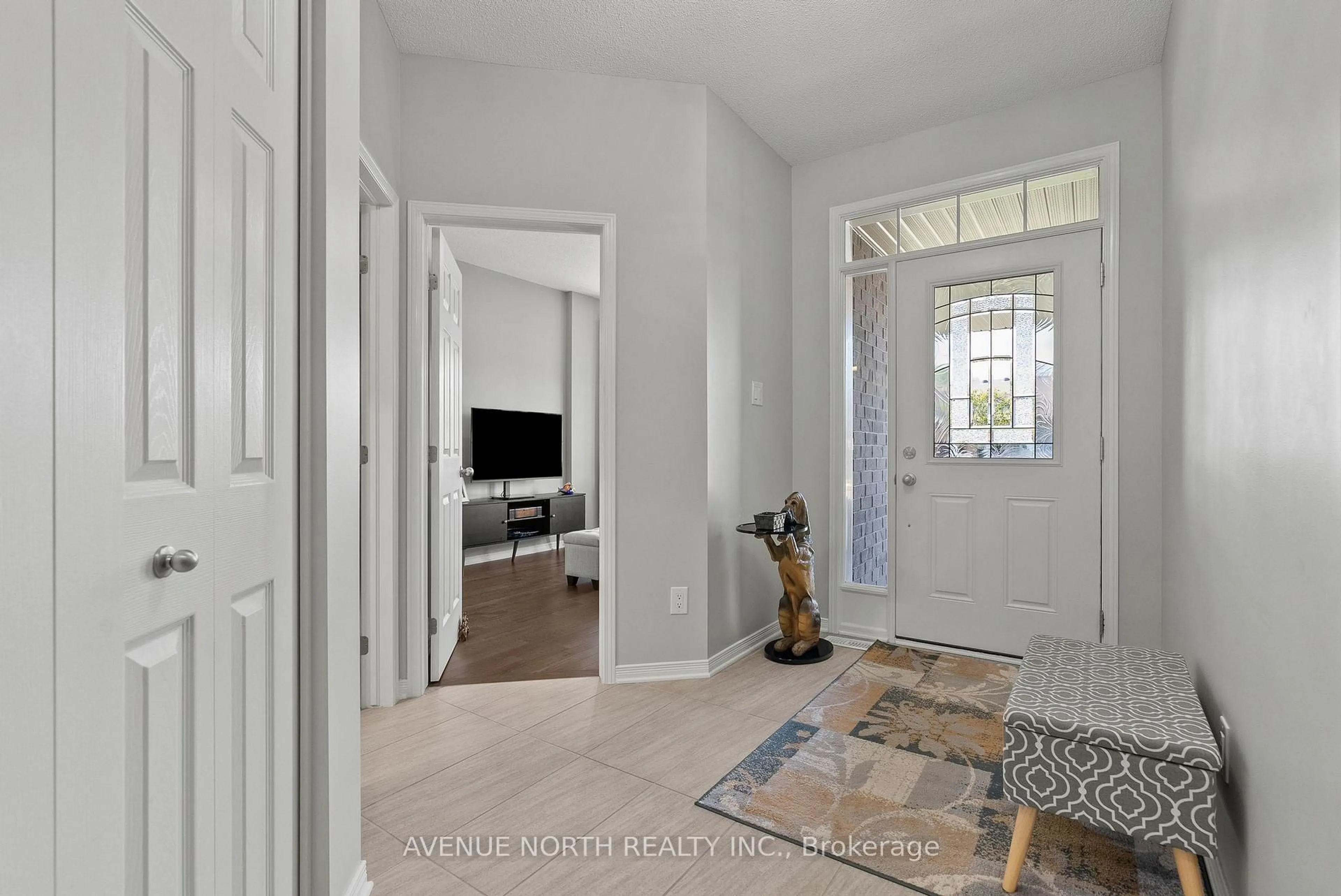 Indoor entryway for 52 Nixon Farm Dr, Richmond Ontario K0A 2Z0