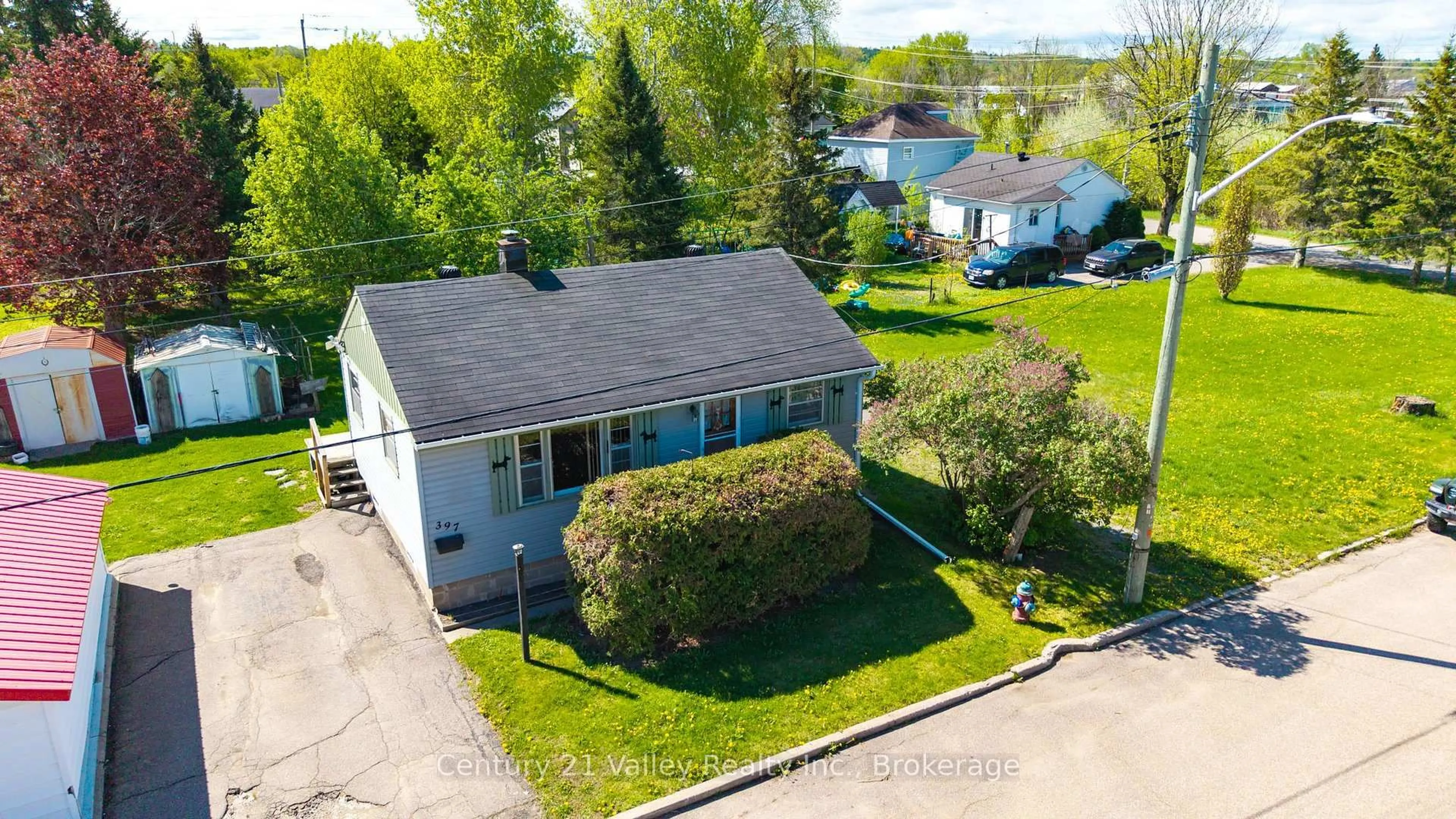 A pic from outside/outdoor area/front of a property/back of a property/a pic from drone, street for 397 Mary Ave, Renfrew Ontario K7V 3P6