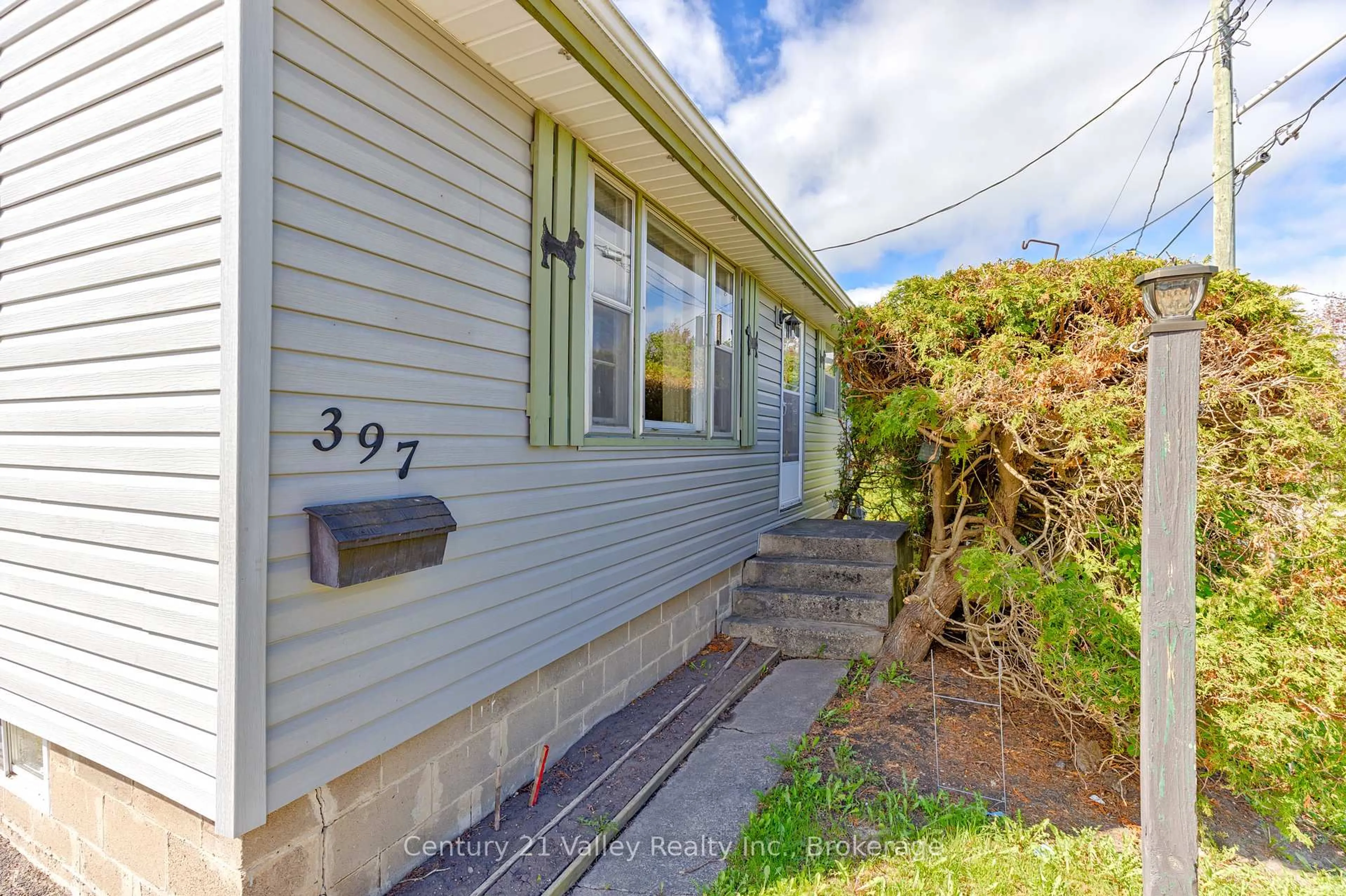 A pic from outside/outdoor area/front of a property/back of a property/a pic from drone, street for 397 Mary Ave, Renfrew Ontario K7V 3P6