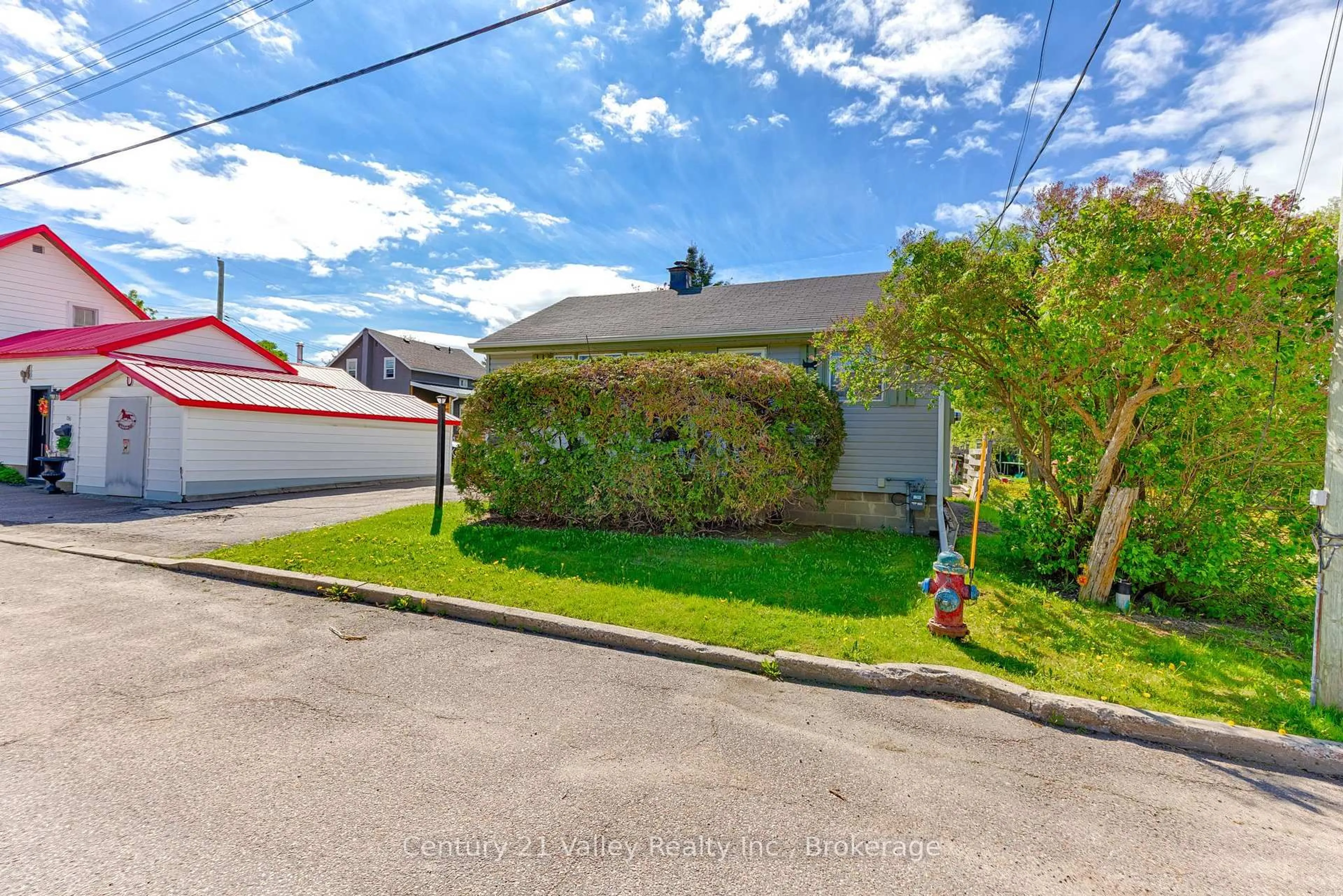 A pic from outside/outdoor area/front of a property/back of a property/a pic from drone, street for 397 Mary Ave, Renfrew Ontario K7V 3P6