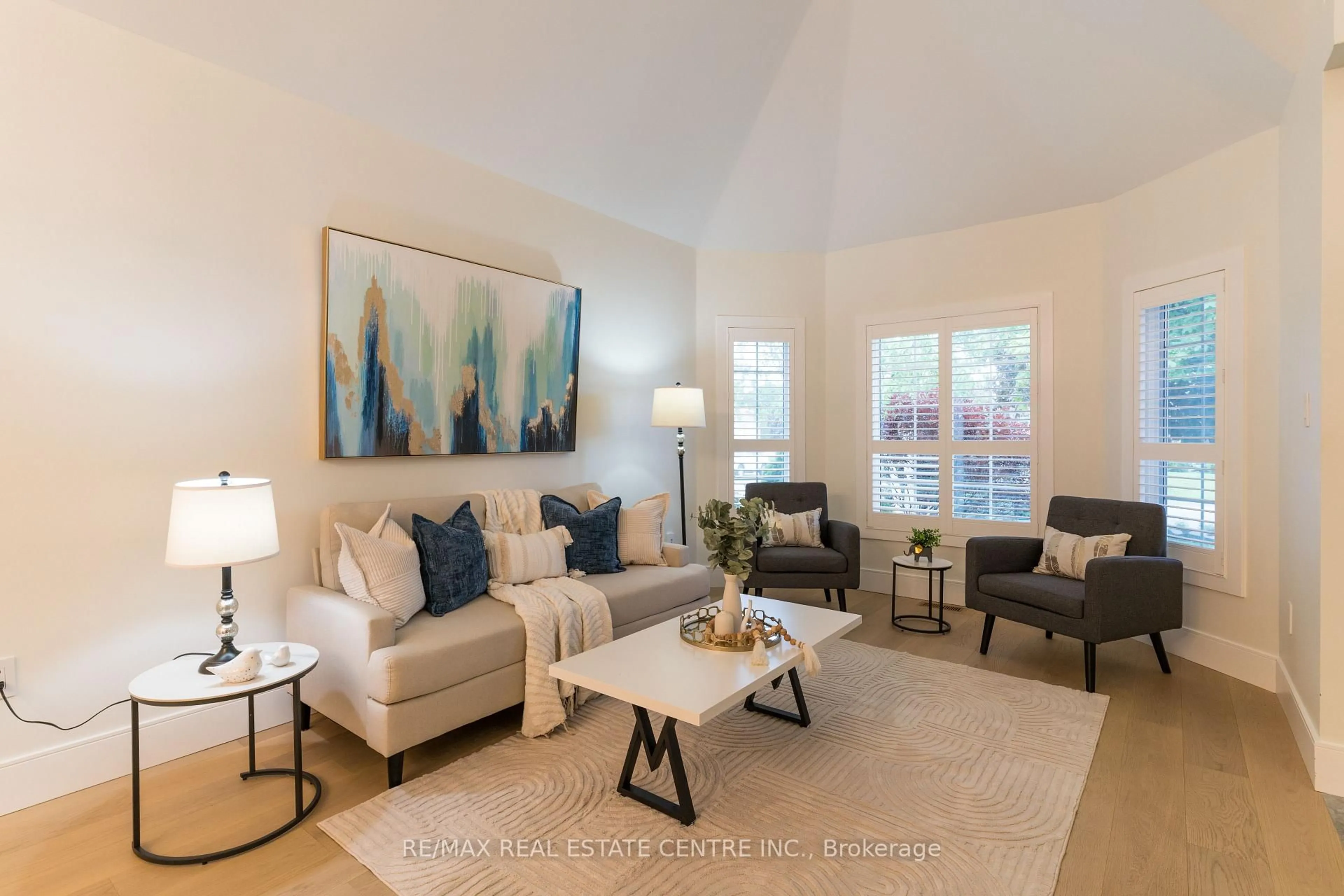 Living room with furniture, unknown for 2 Orvieto Crt, Hamilton Ontario L8E 5W1
