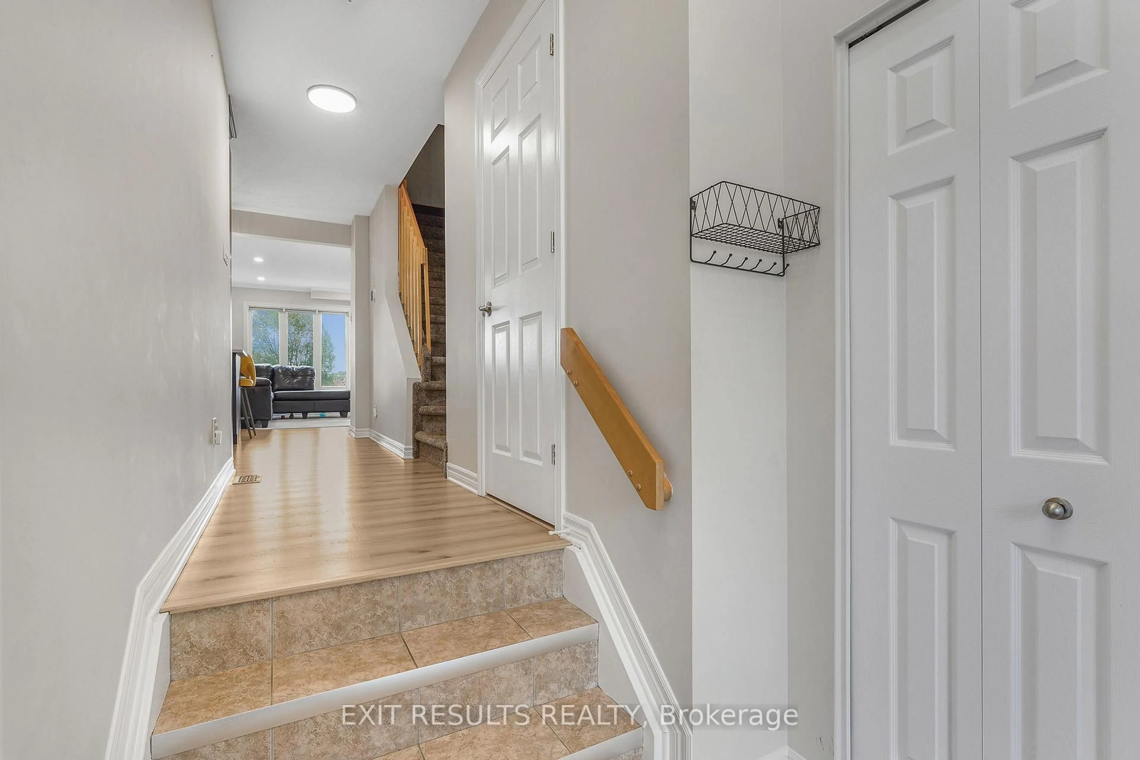 Indoor entryway for 2609 RAYMOND St, Clarence-Rockland Ontario K4K 0B6
