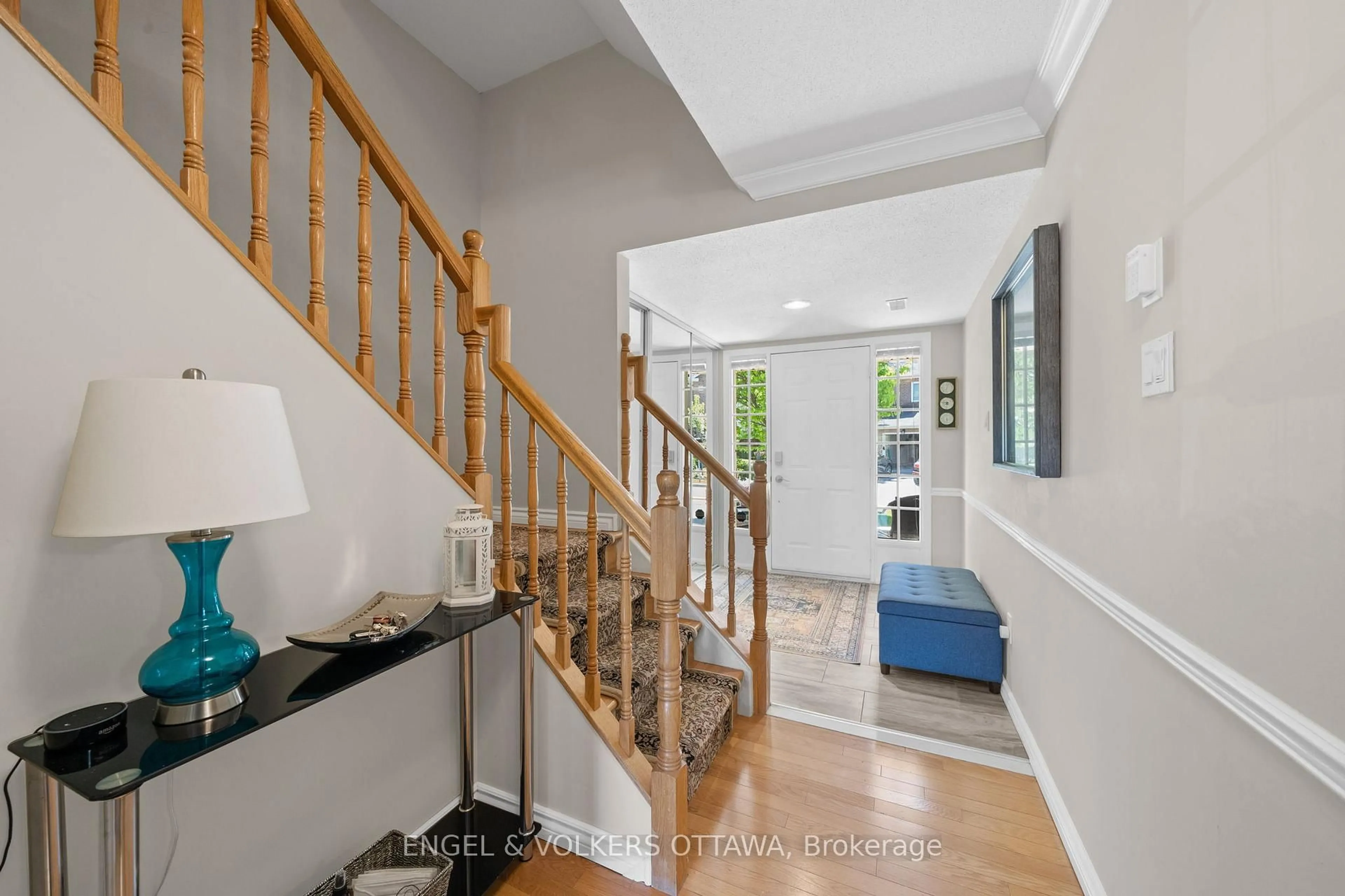 Indoor entryway for 1986 Summerfields Cres #27, Ottawa Ontario K1C 7B4