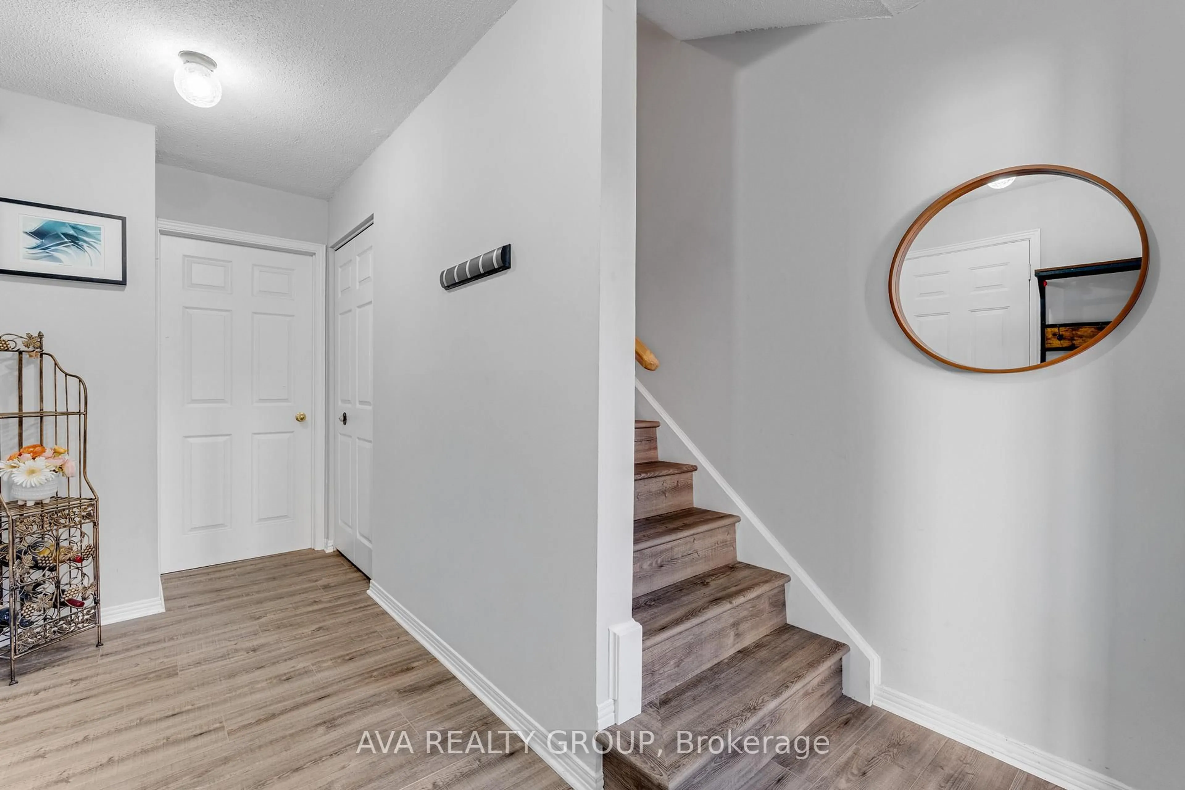 Indoor entryway for 106 Stratas Crt #7, Kanata Ontario K2L 3K4