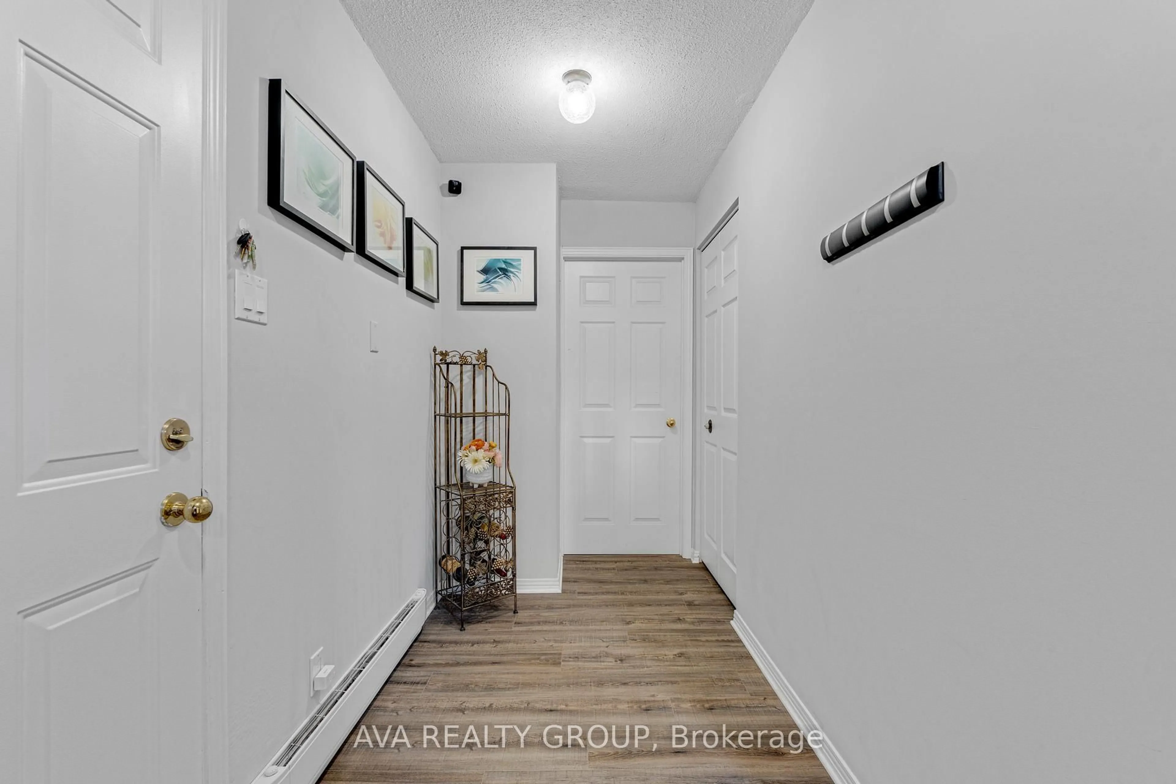 Indoor entryway for 106 Stratas Crt #7, Kanata Ontario K2L 3K4