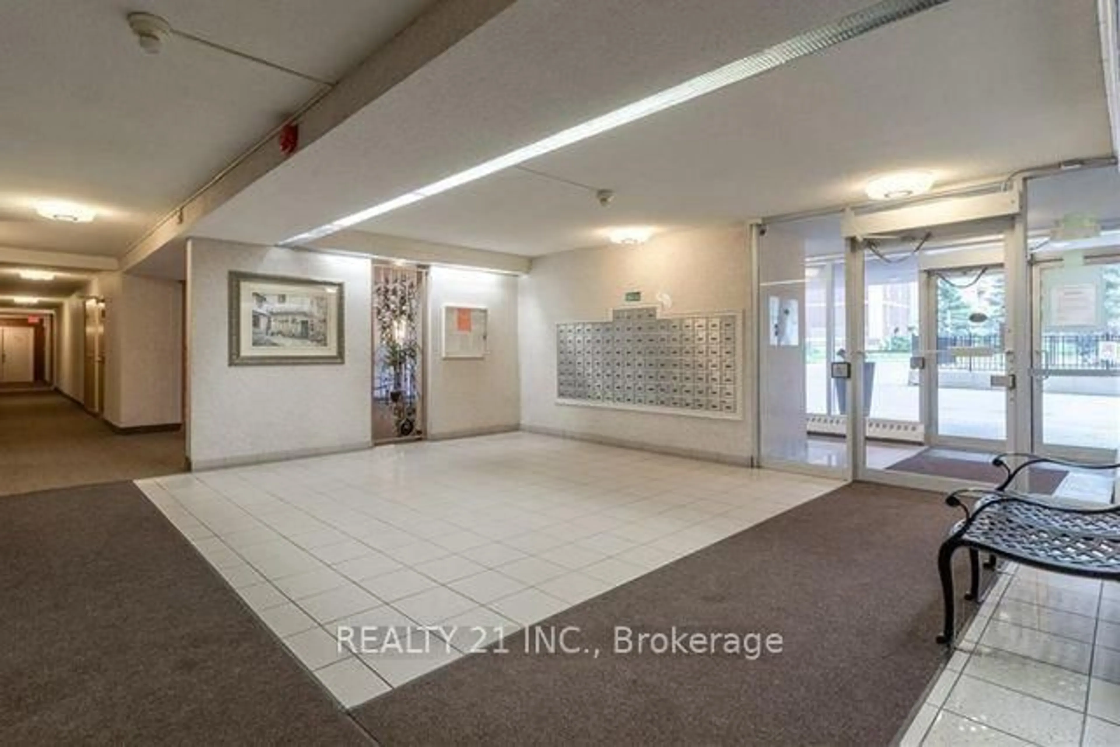 Indoor foyer for 1968 Main St #1108, Hamilton Ontario L8S 1J7