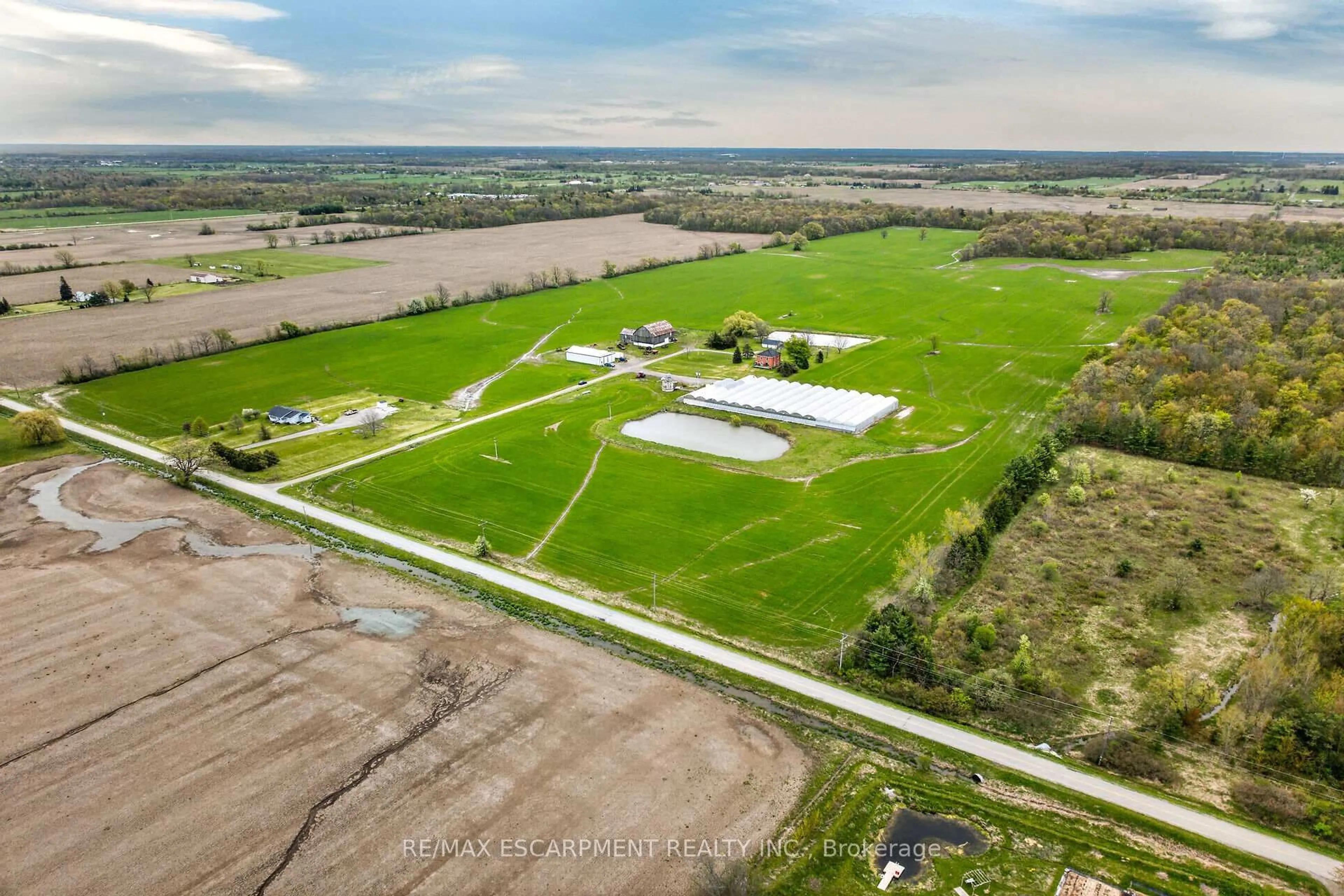 A pic from outside/outdoor area/front of a property/back of a property/a pic from drone, building for 1054 Townline Rd, Haldimand Ontario N0A 1C0
