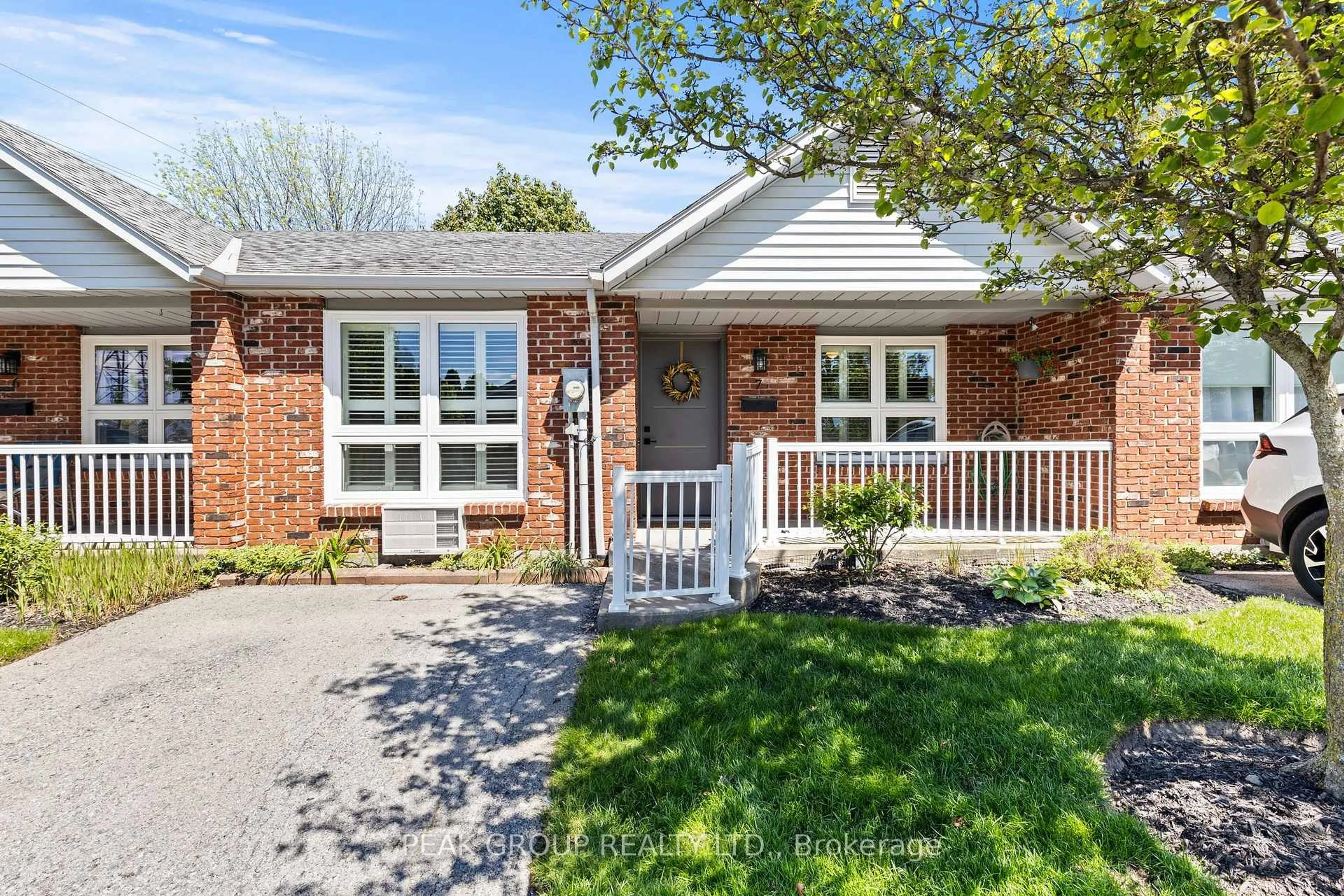 Home with brick exterior material, street for 226 Vansickle Rd #7, St. Catharines Ontario L2S 2S7