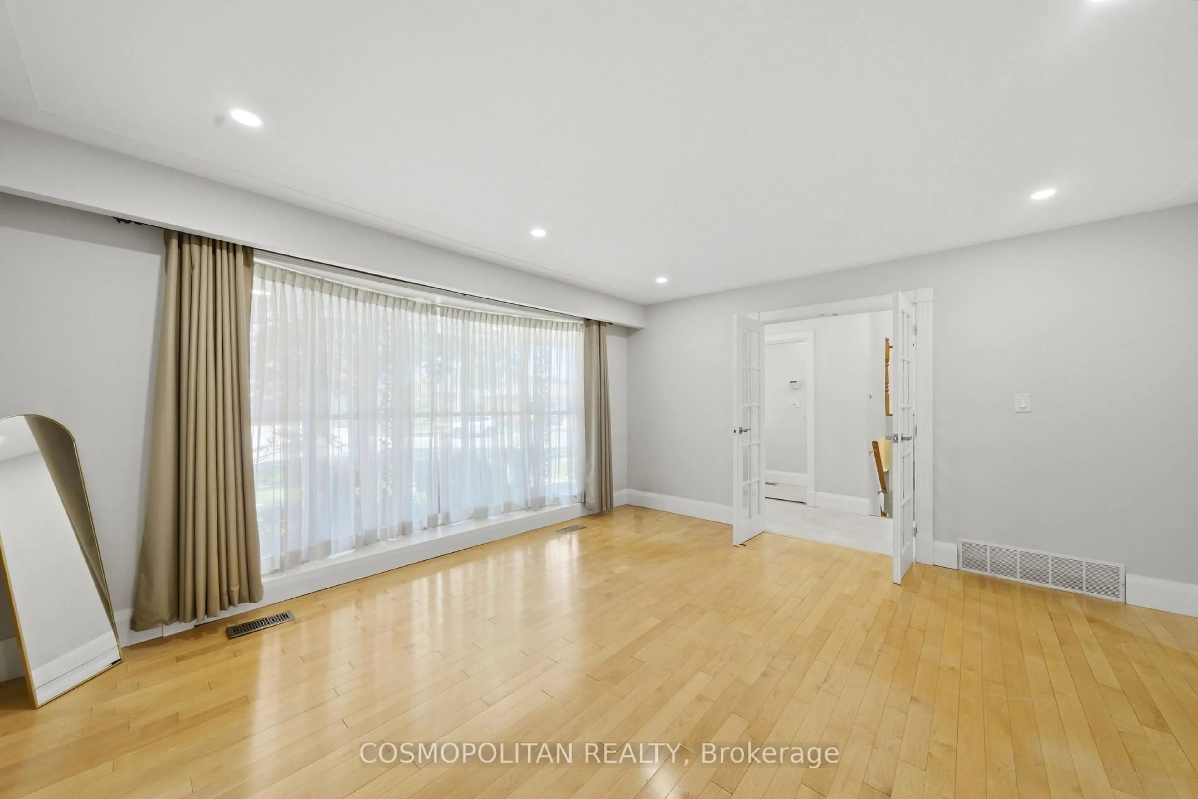 A pic of a room for 82 Stoney Brook Dr, Hamilton Ontario L8G 3V6