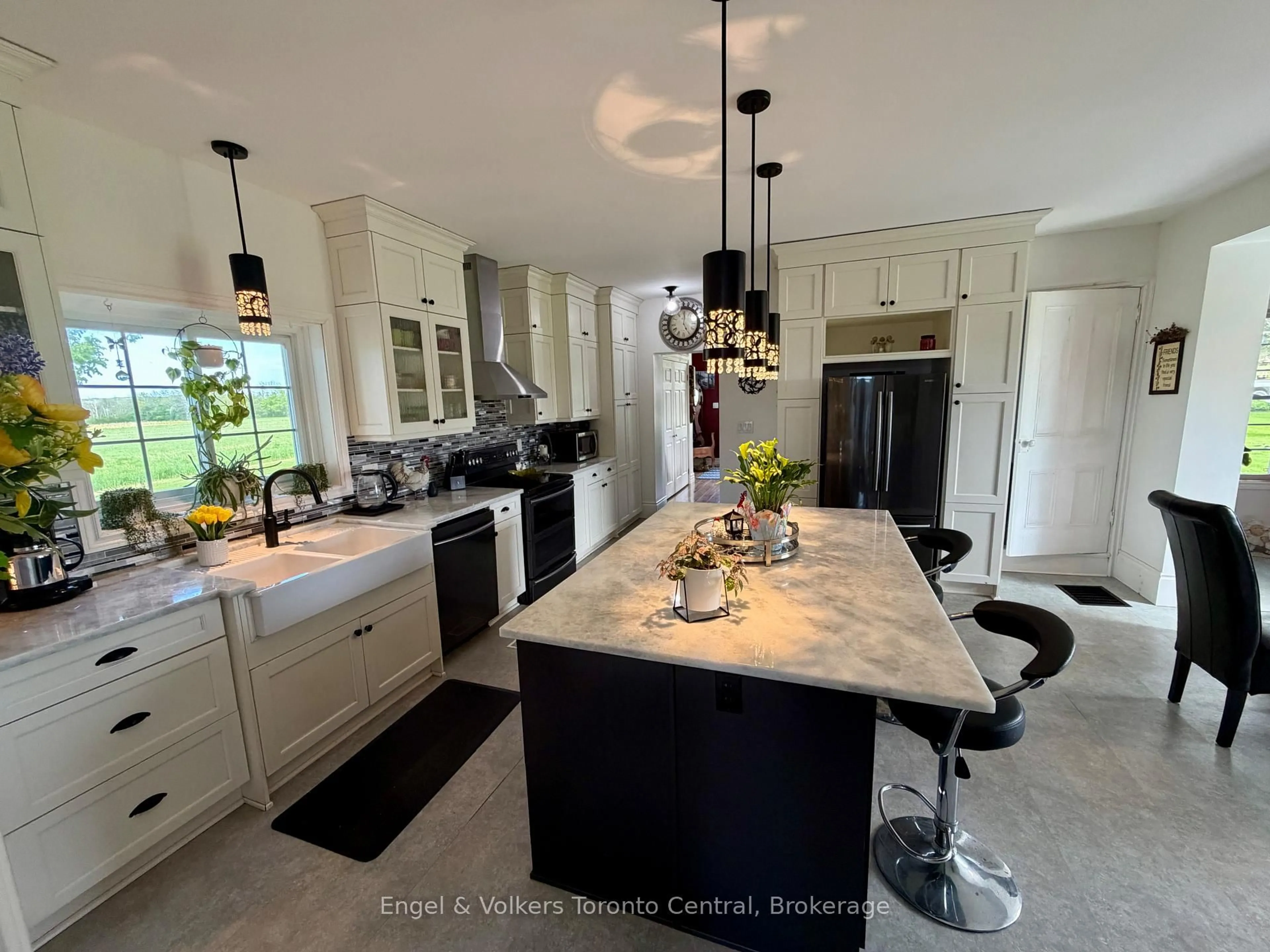 Open concept kitchen, ceramic/tile floor for 268 FOX RIDGE Rd, Grey Highlands Ontario N0H 1J0