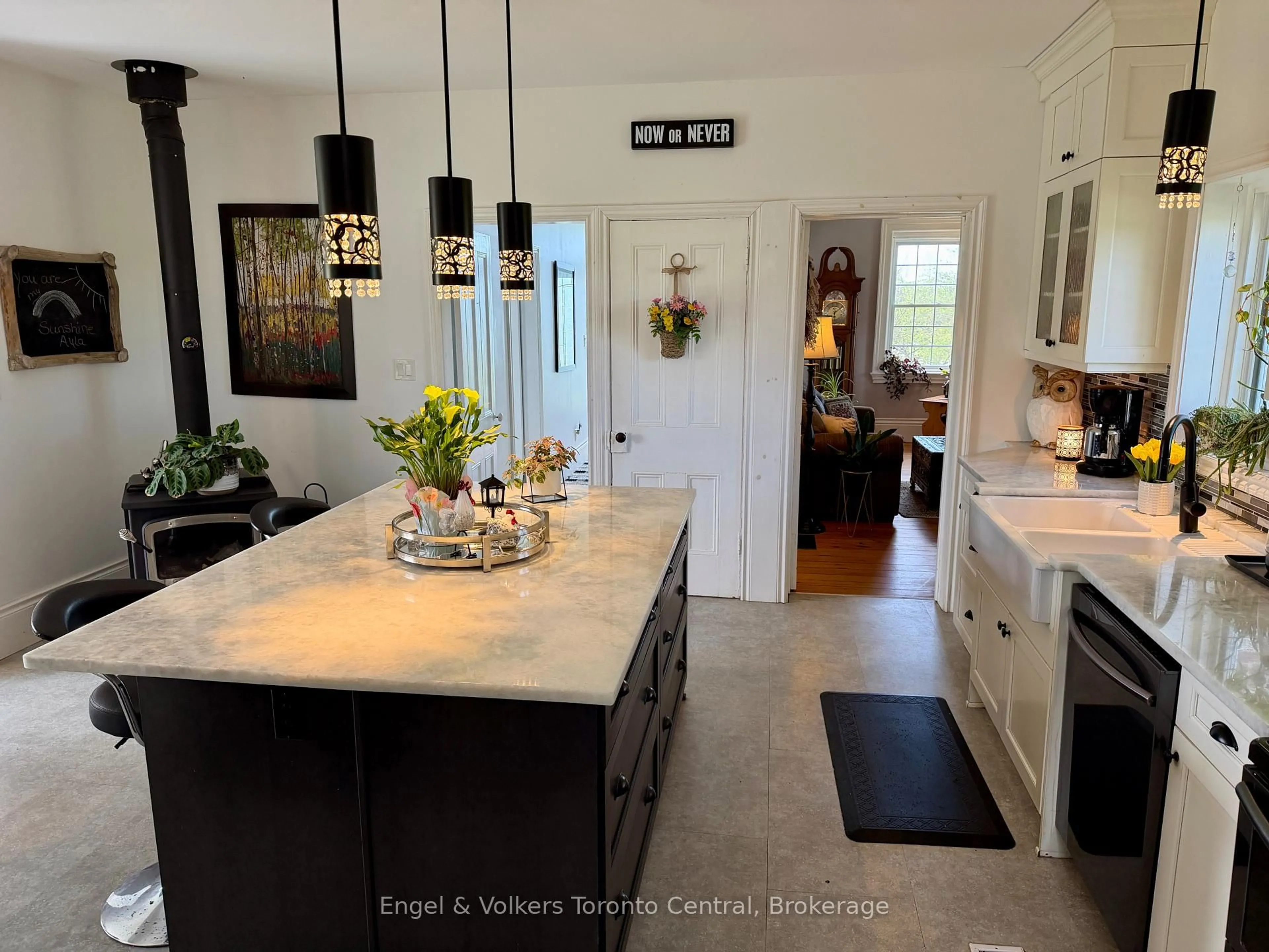 Open concept kitchen, ceramic/tile floor for 268 FOX RIDGE Rd, Grey Highlands Ontario N0H 1J0