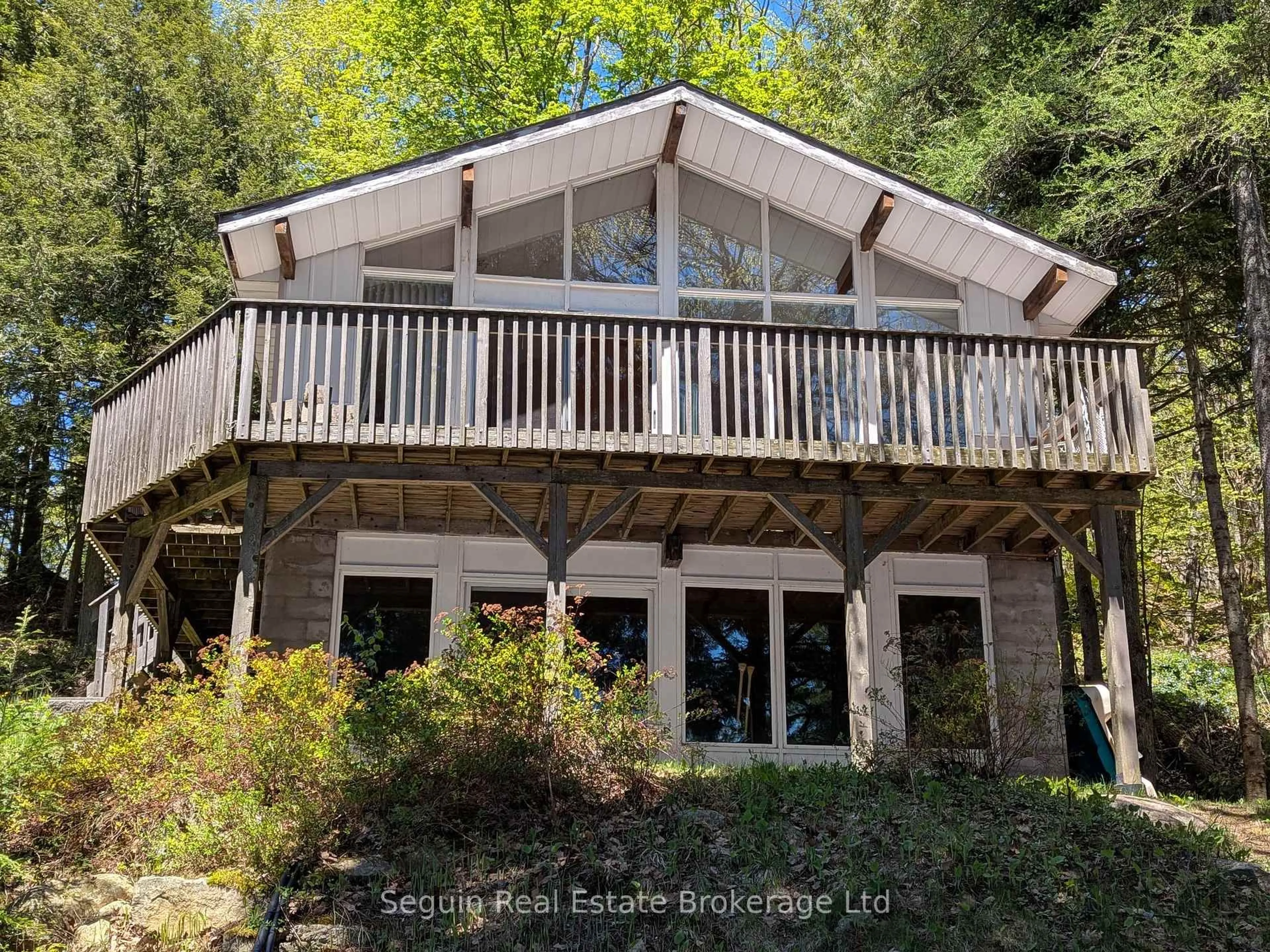 A pic from outside/outdoor area/front of a property/back of a property/a pic from drone, water/lake/river/ocean view for 24 South Fork Rd, The Archipelago Ontario P2A 0B7