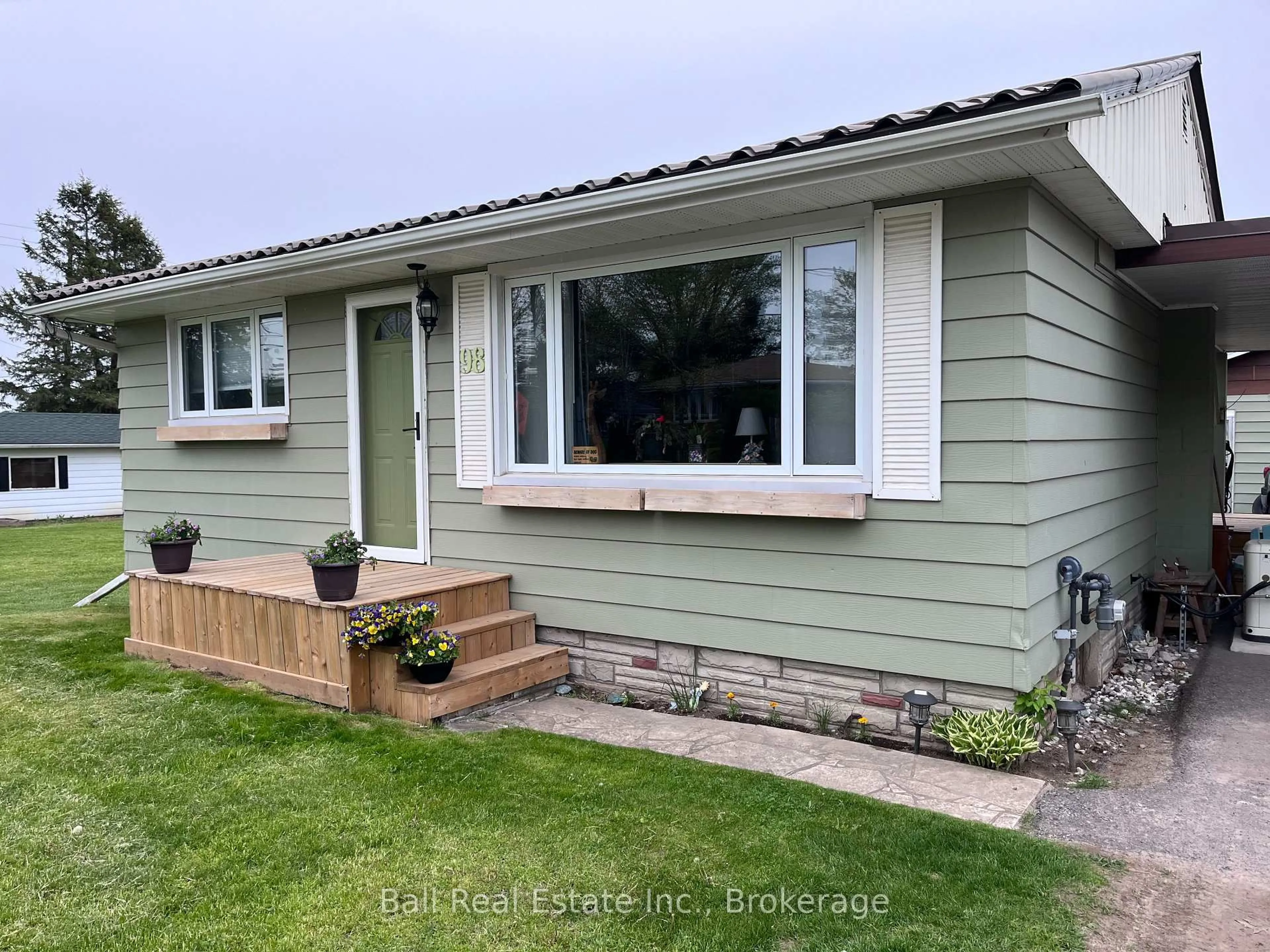 Home with vinyl exterior material, street for 98 George St, Havelock-Belmont-Methuen Ontario K0L 1Z0
