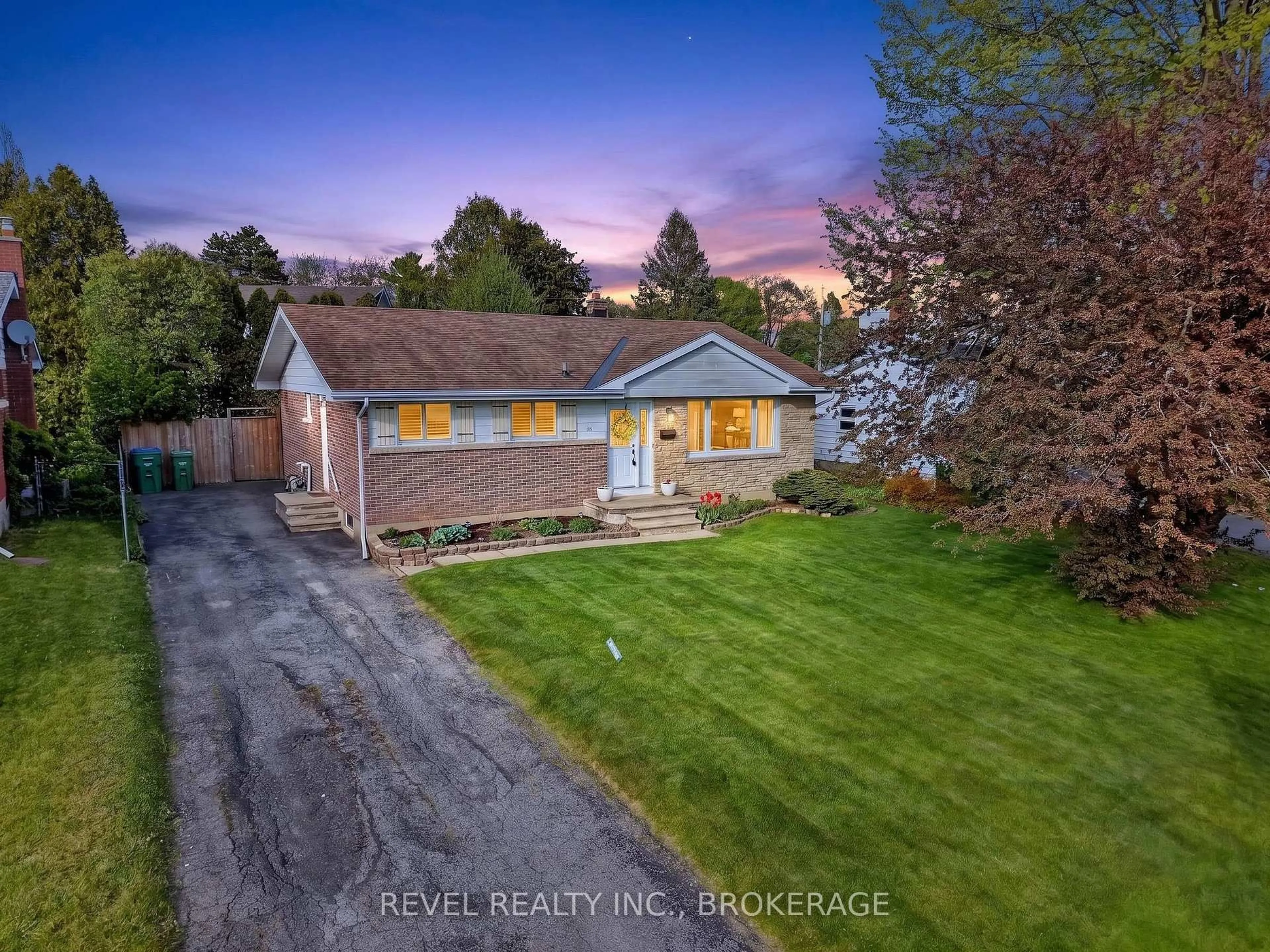 A pic from outside/outdoor area/front of a property/back of a property/a pic from drone, street for 136 Braemar Rd, Kingston Ontario K7M 4B8