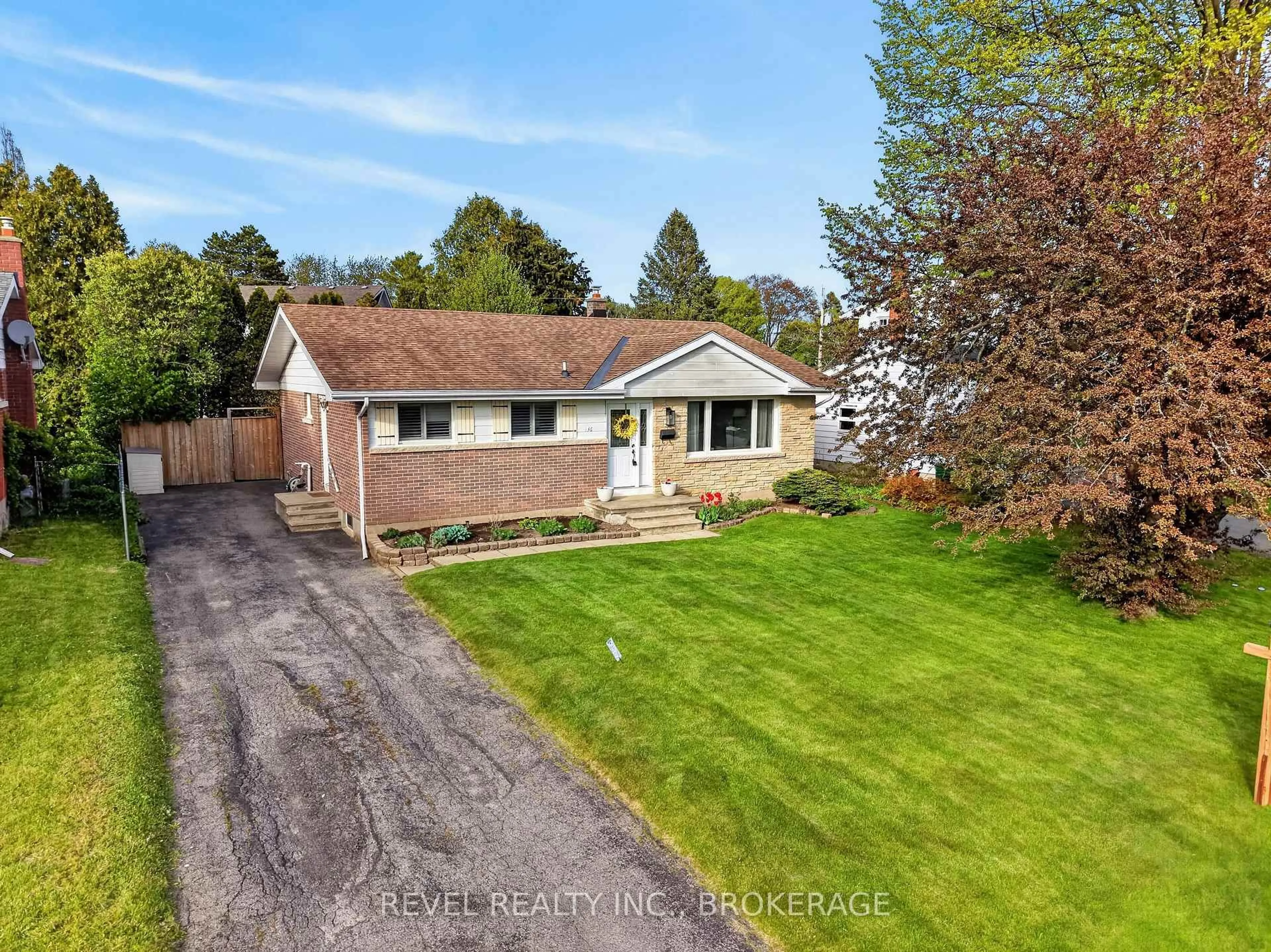 A pic from outside/outdoor area/front of a property/back of a property/a pic from drone, street for 136 Braemar Rd, Kingston Ontario K7M 4B8