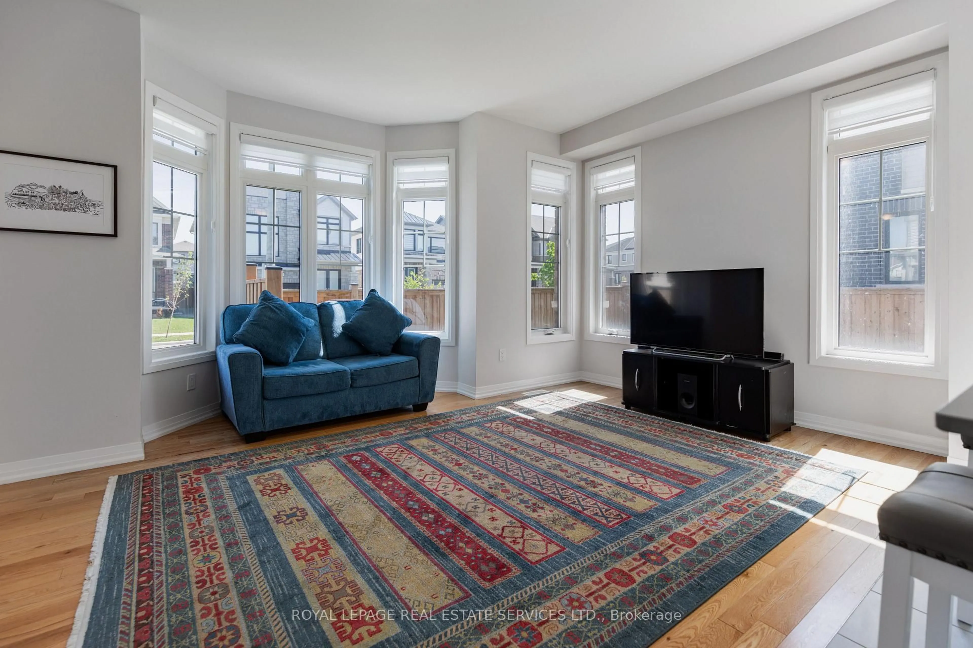 Living room with furniture, carpet floor for 256 Rosebury Way, Hamilton Ontario L0R 1W0