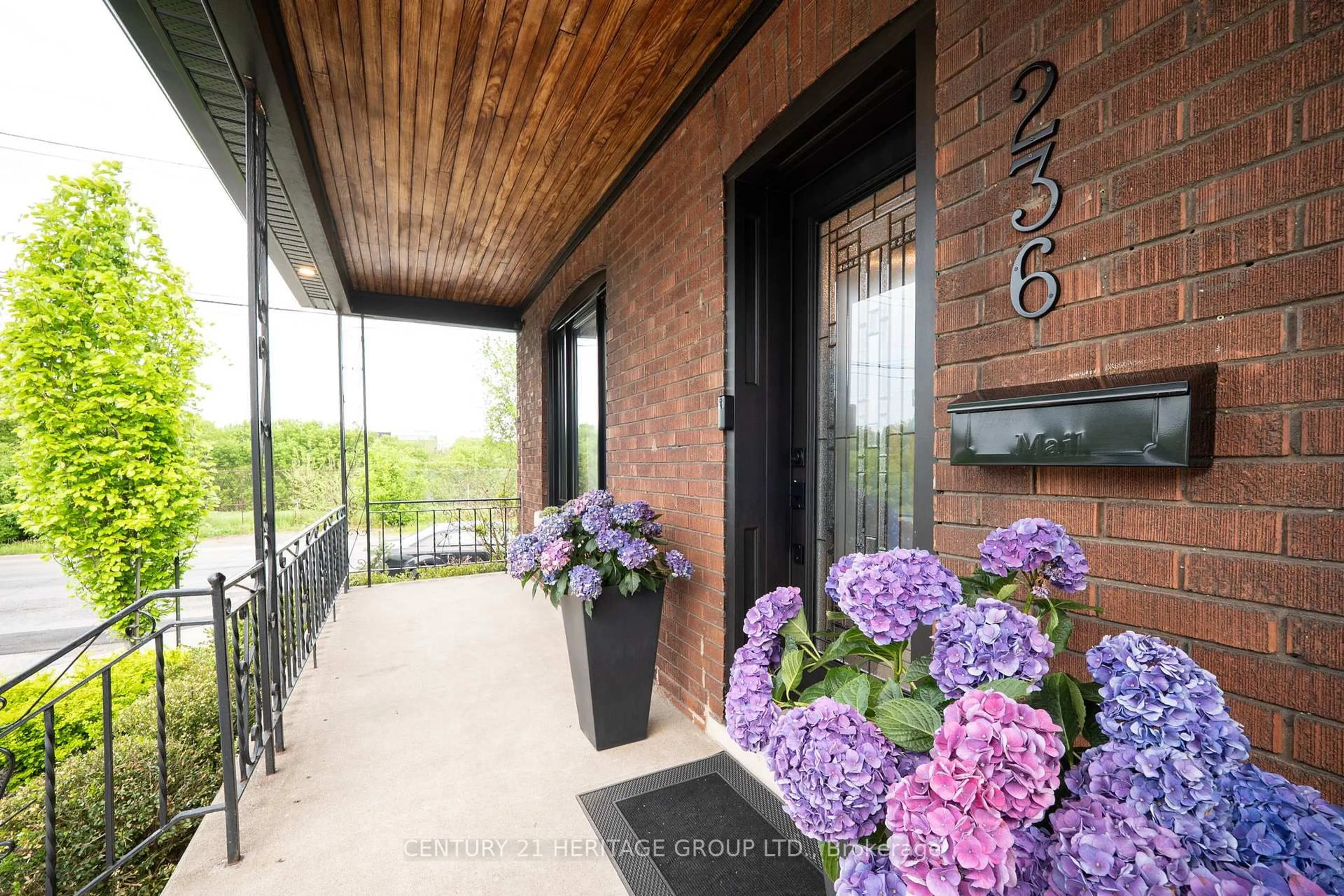 Unknown for 236 Macaulay St, Hamilton Ontario L8L 3X8