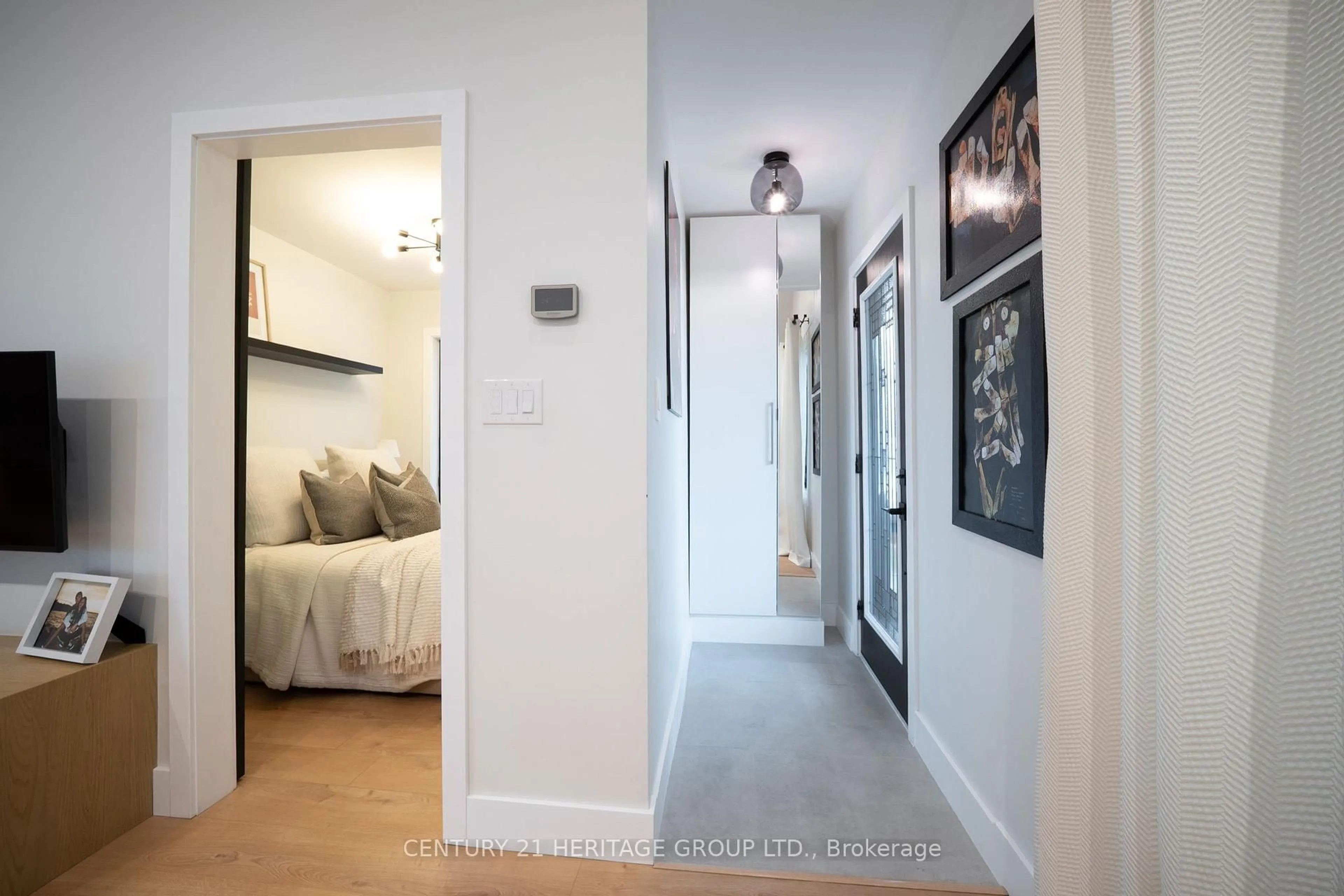 Indoor entryway for 236 Macaulay St, Hamilton Ontario L8L 3X8