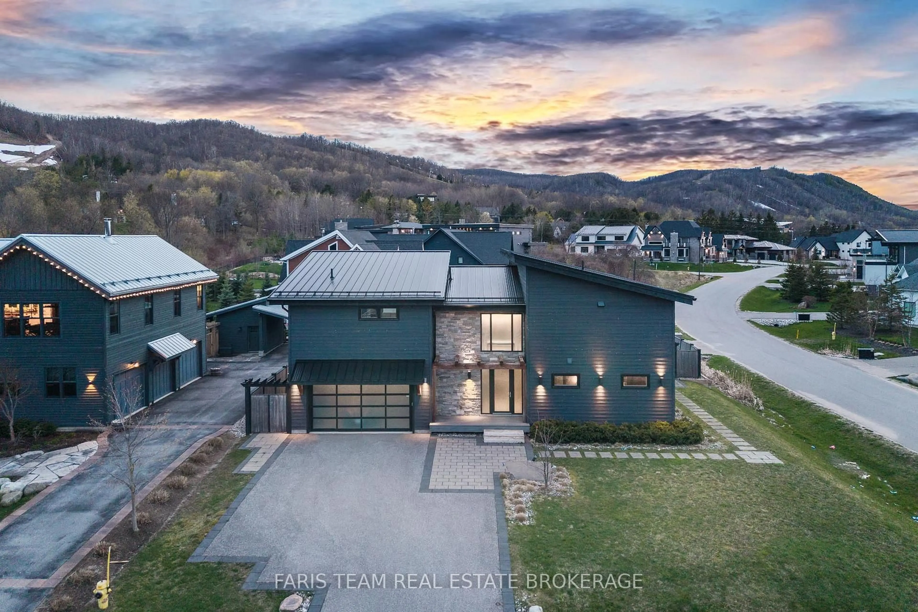 A pic from outside/outdoor area/front of a property/back of a property/a pic from drone, mountain view for 116 Arnot Cres, Blue Mountains Ontario L9Y 0Z8