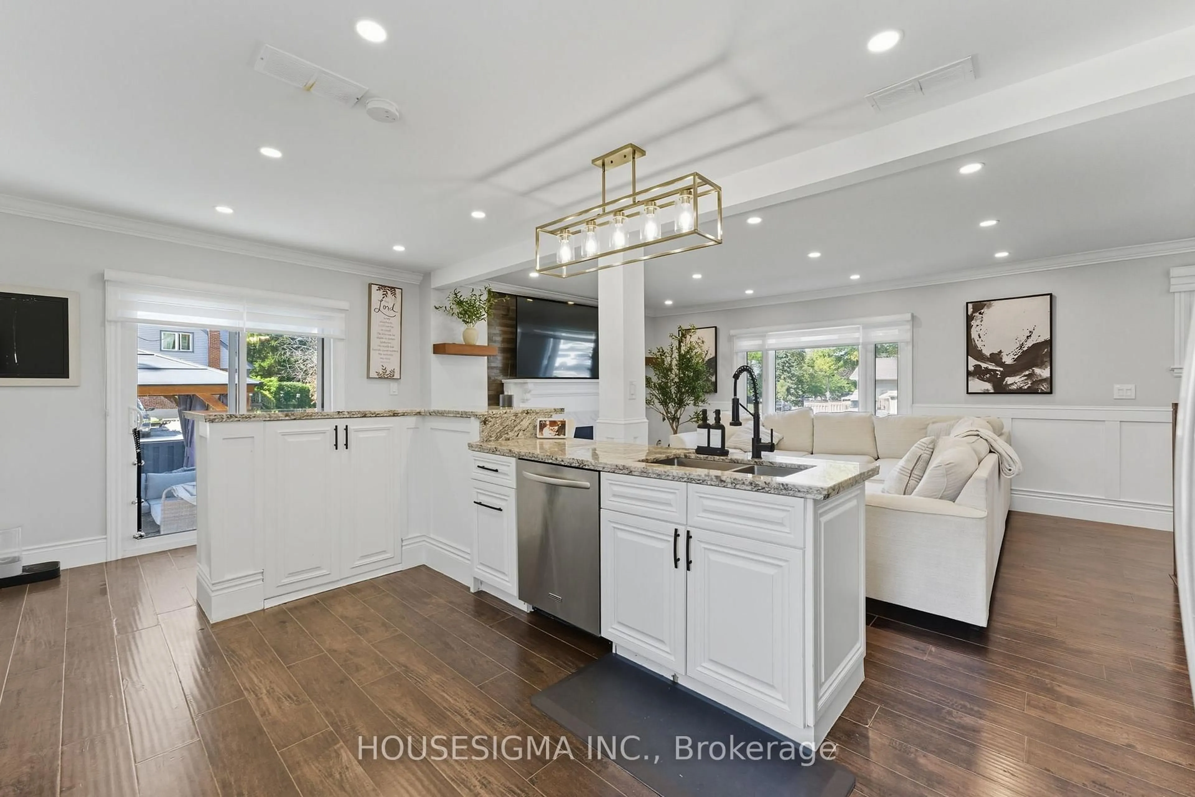 Open concept kitchen, ceramic/tile floor for 182 Federal St, Hamilton Ontario L8E 1N7