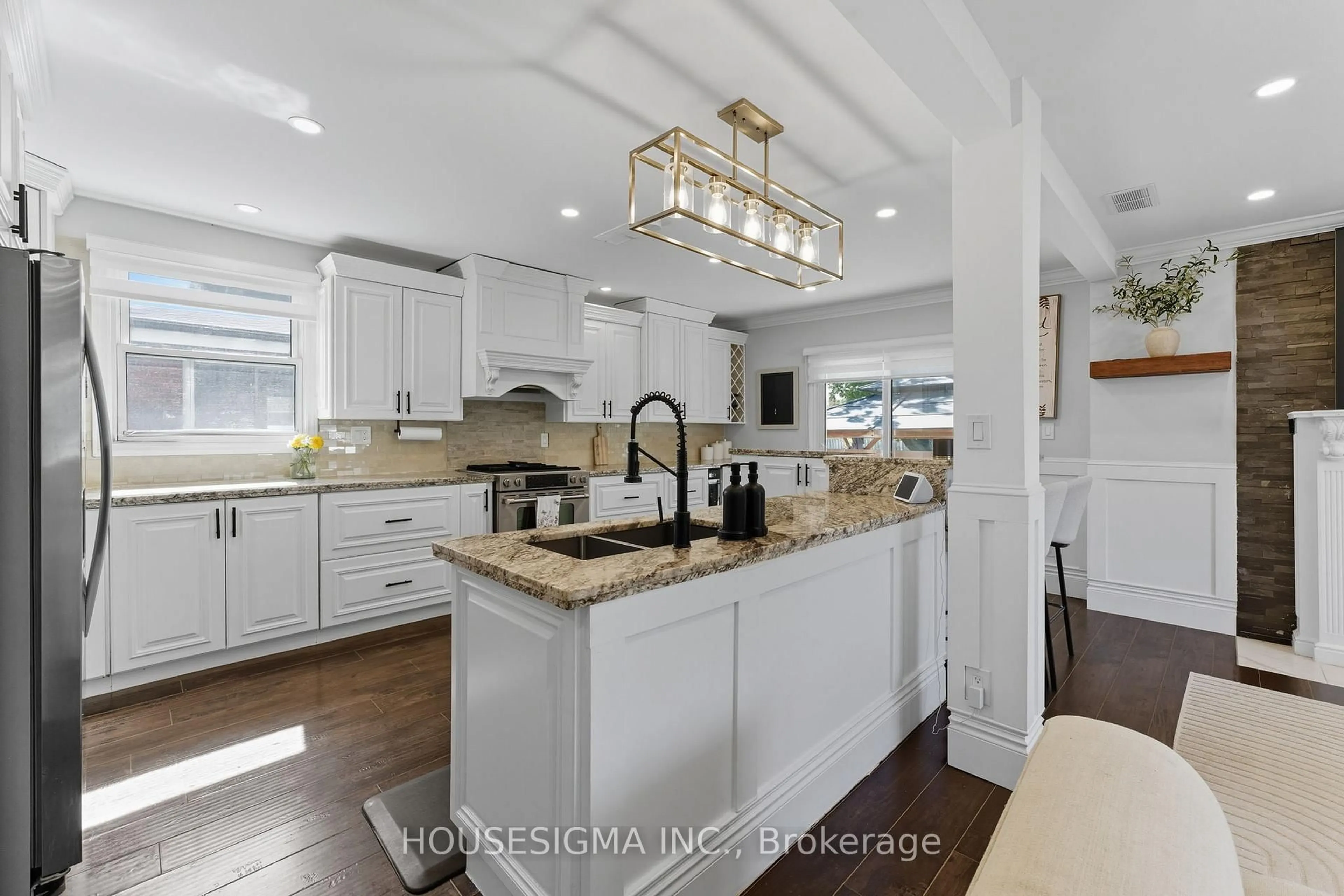 Open concept kitchen, ceramic/tile floor for 182 Federal St, Hamilton Ontario L8E 1N7