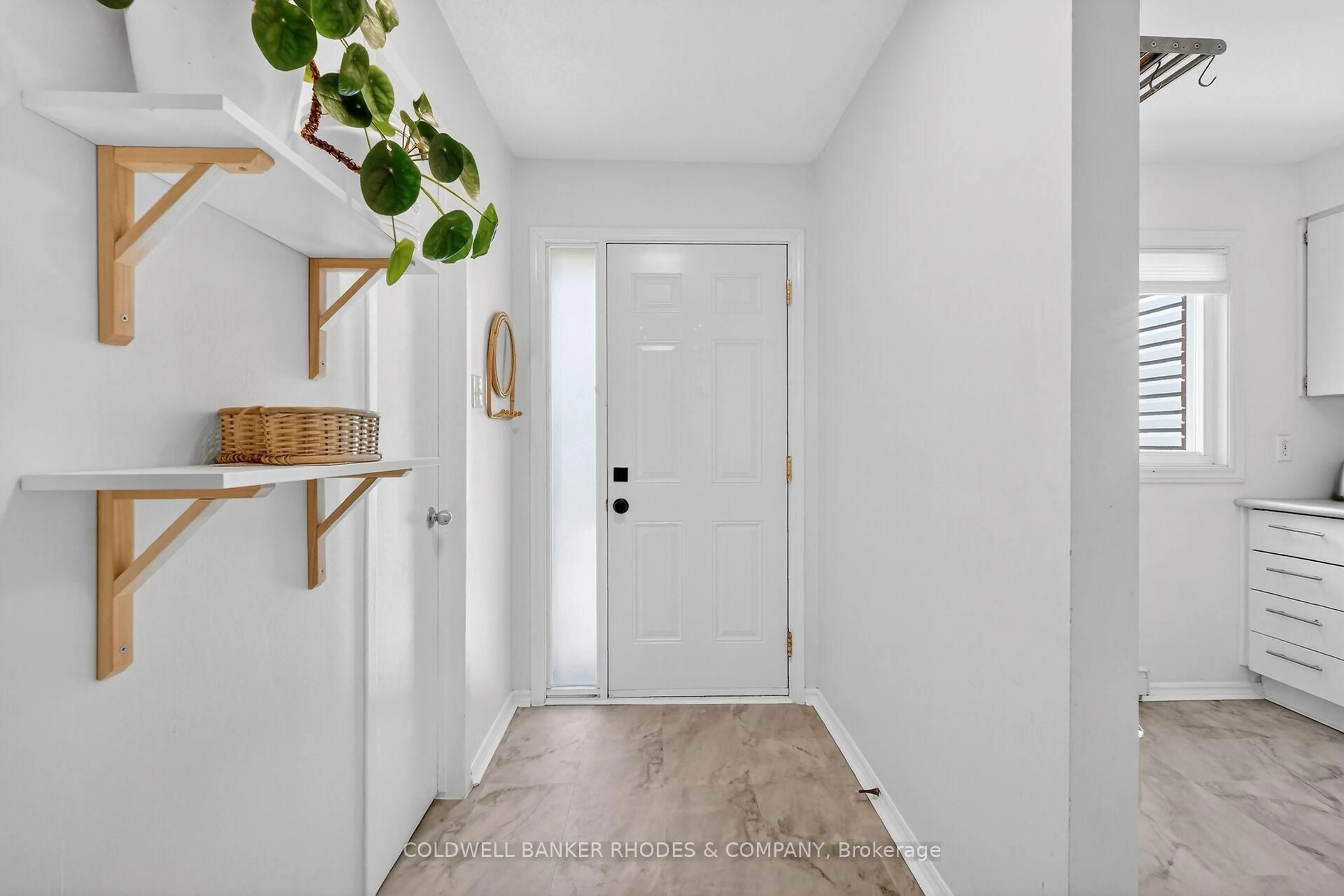 Indoor entryway for 17 Pixley Private, Ottawa Ontario K1G 4C3