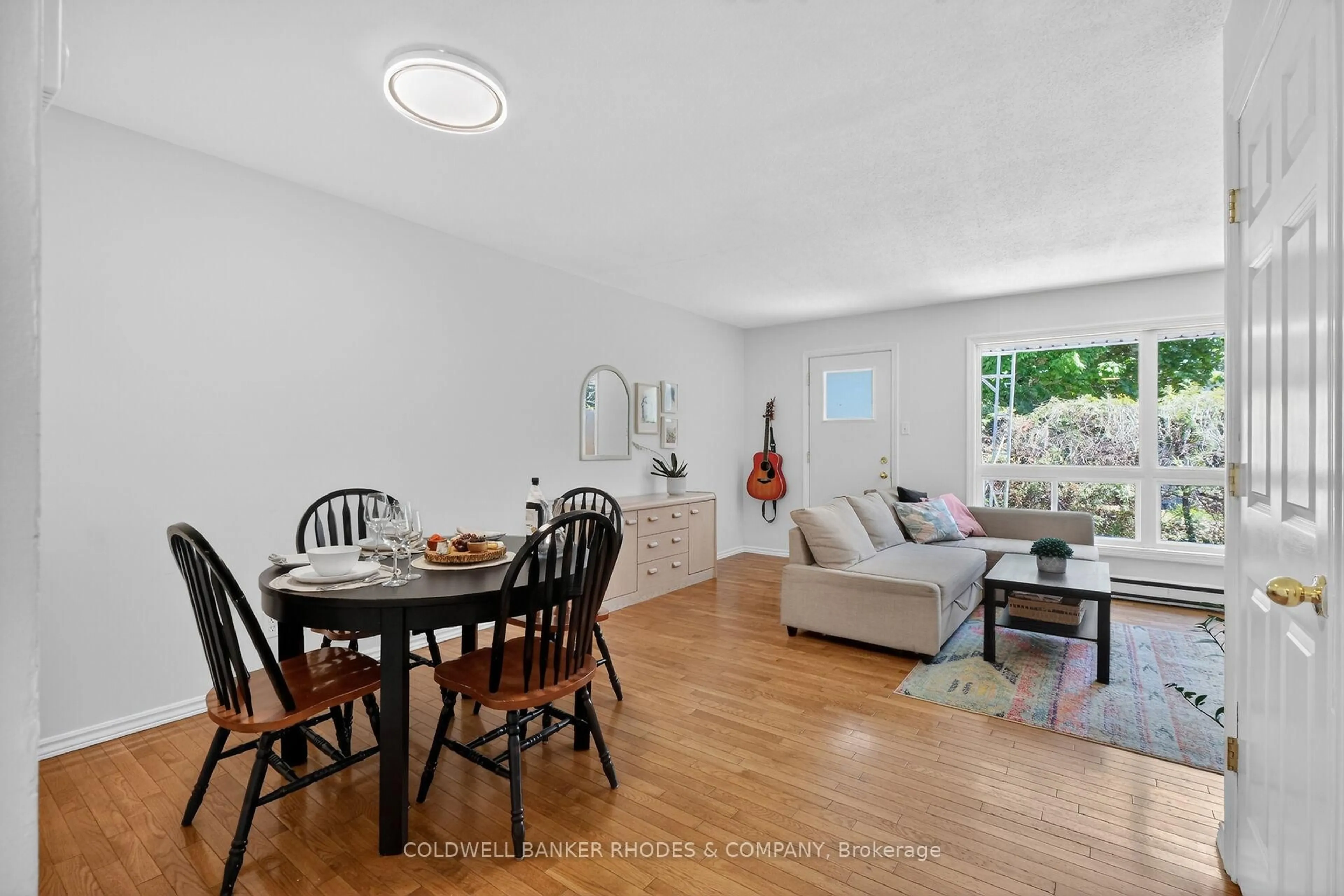 Living room with furniture, unknown for 17 Pixley Private, Ottawa Ontario K1G 4C3