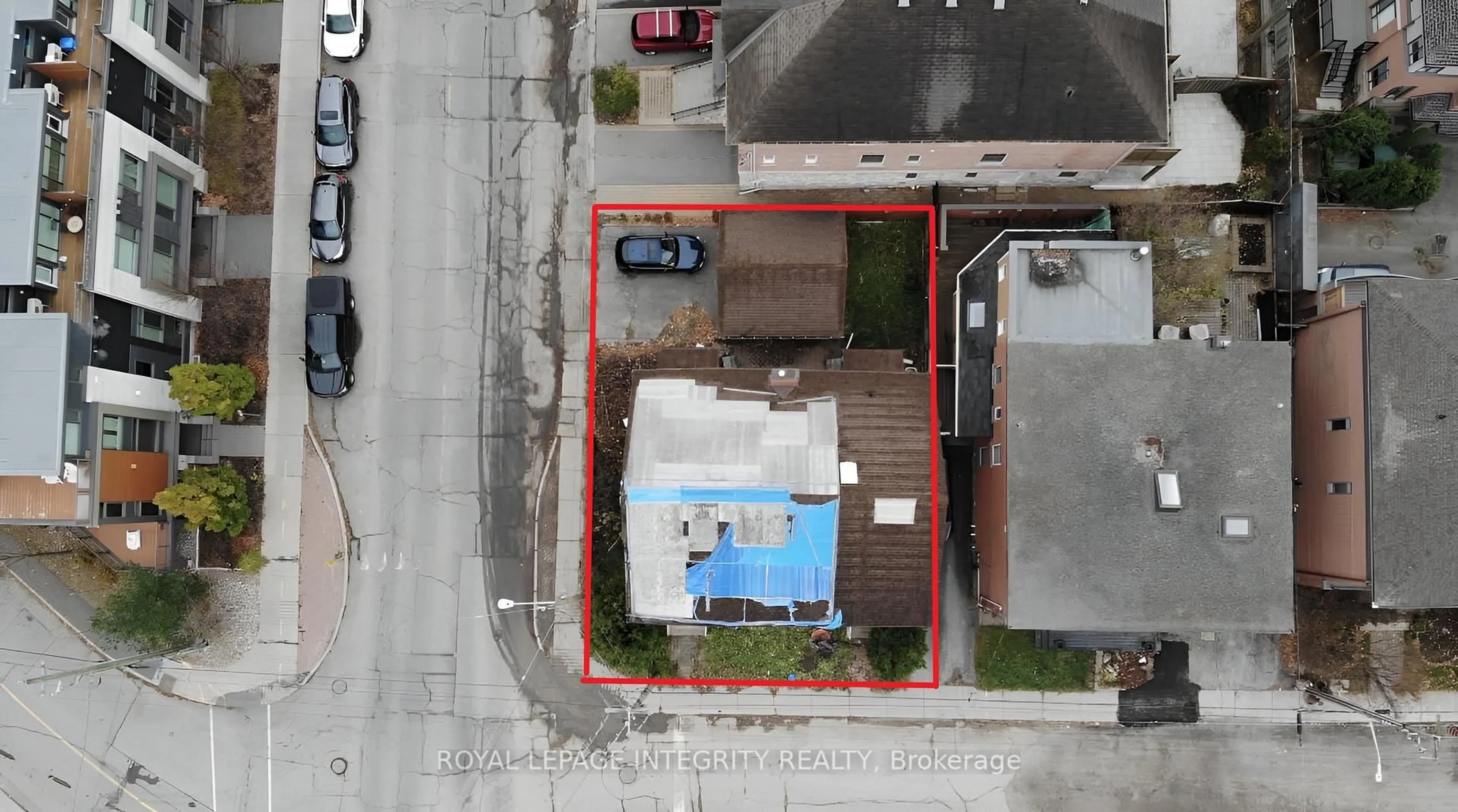 A pic from outside/outdoor area/front of a property/back of a property/a pic from drone, street for 24-26 CONCORD St, Ottawa Ontario K1S 0Y2