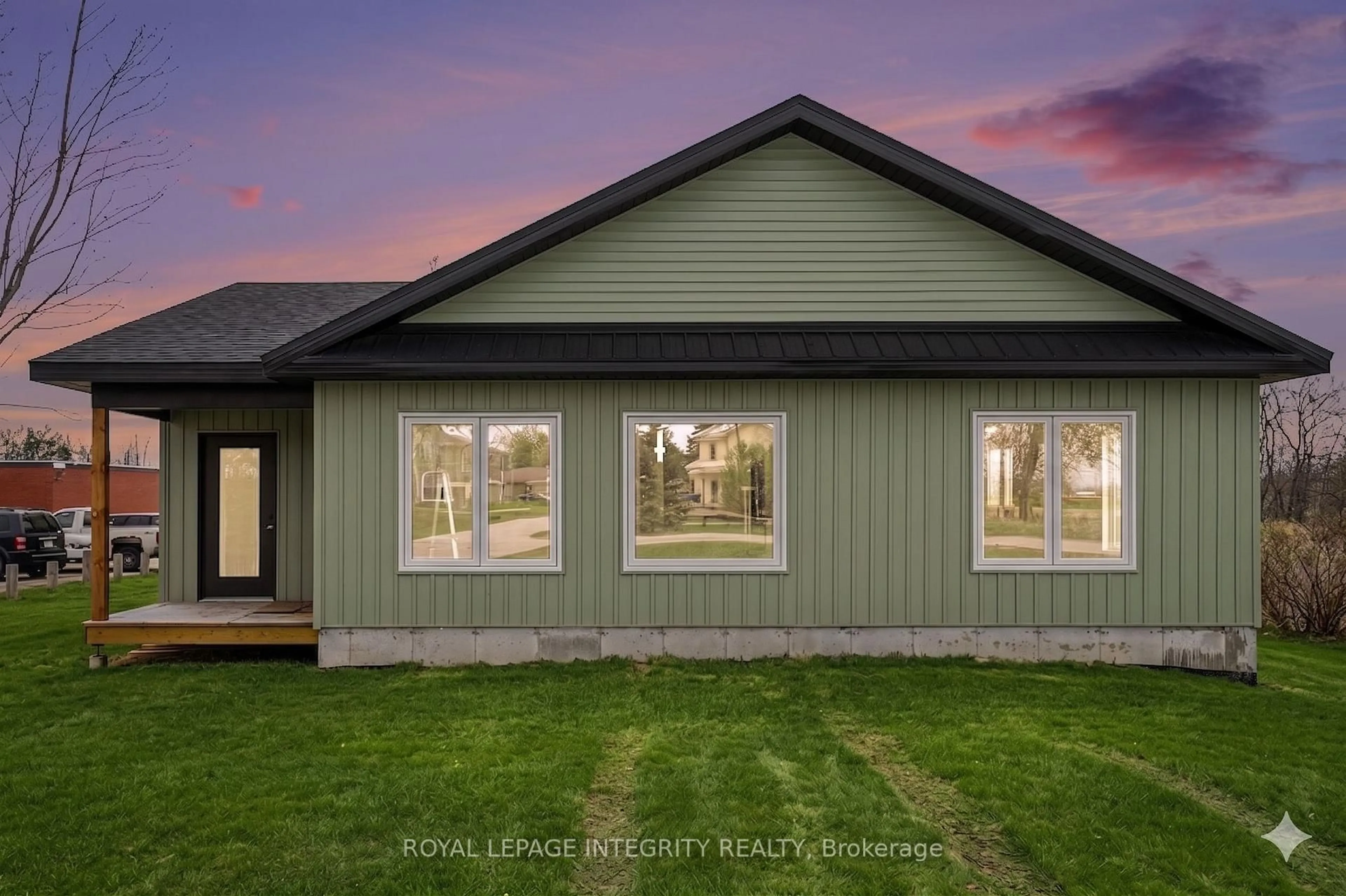 Home with vinyl exterior material, building for 11457 Cameron Rd, North Dundas Ontario K0E 1J0
