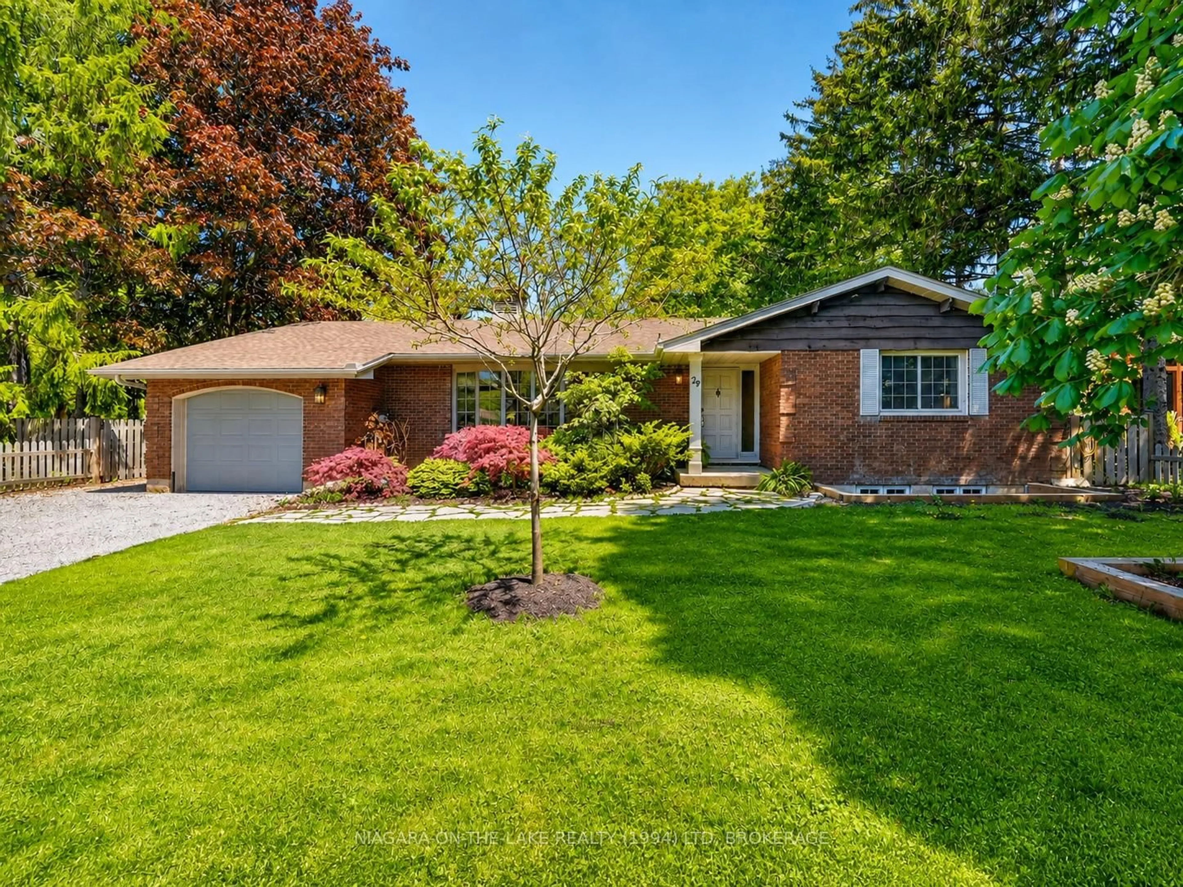 Home with brick exterior material, street for 29 Circle St, Niagara-on-the-Lake Ontario L0S 1J0