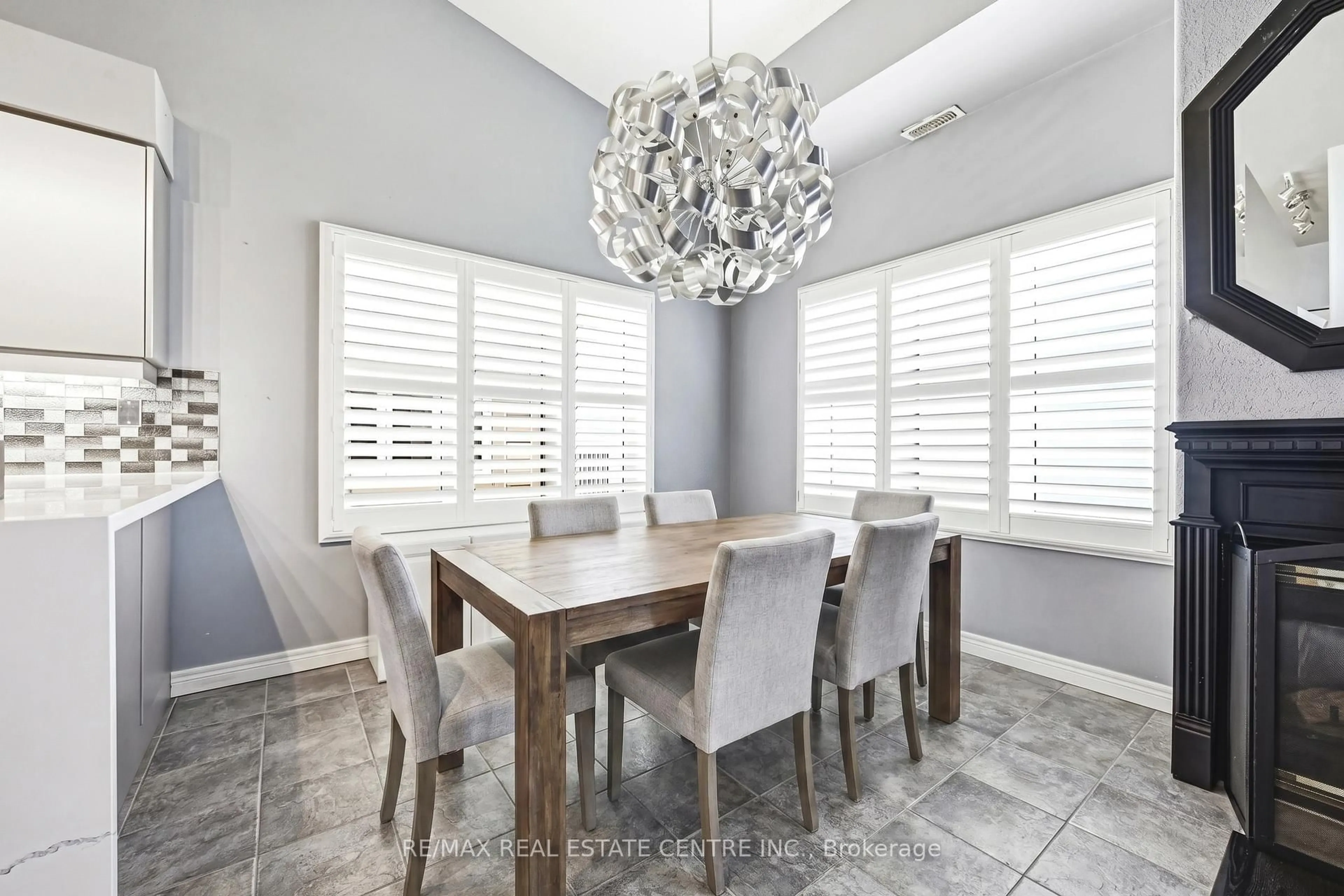Dining room, ceramic/tile floor for 515 North Service Rd #22, Hamilton Ontario L8E 5X6